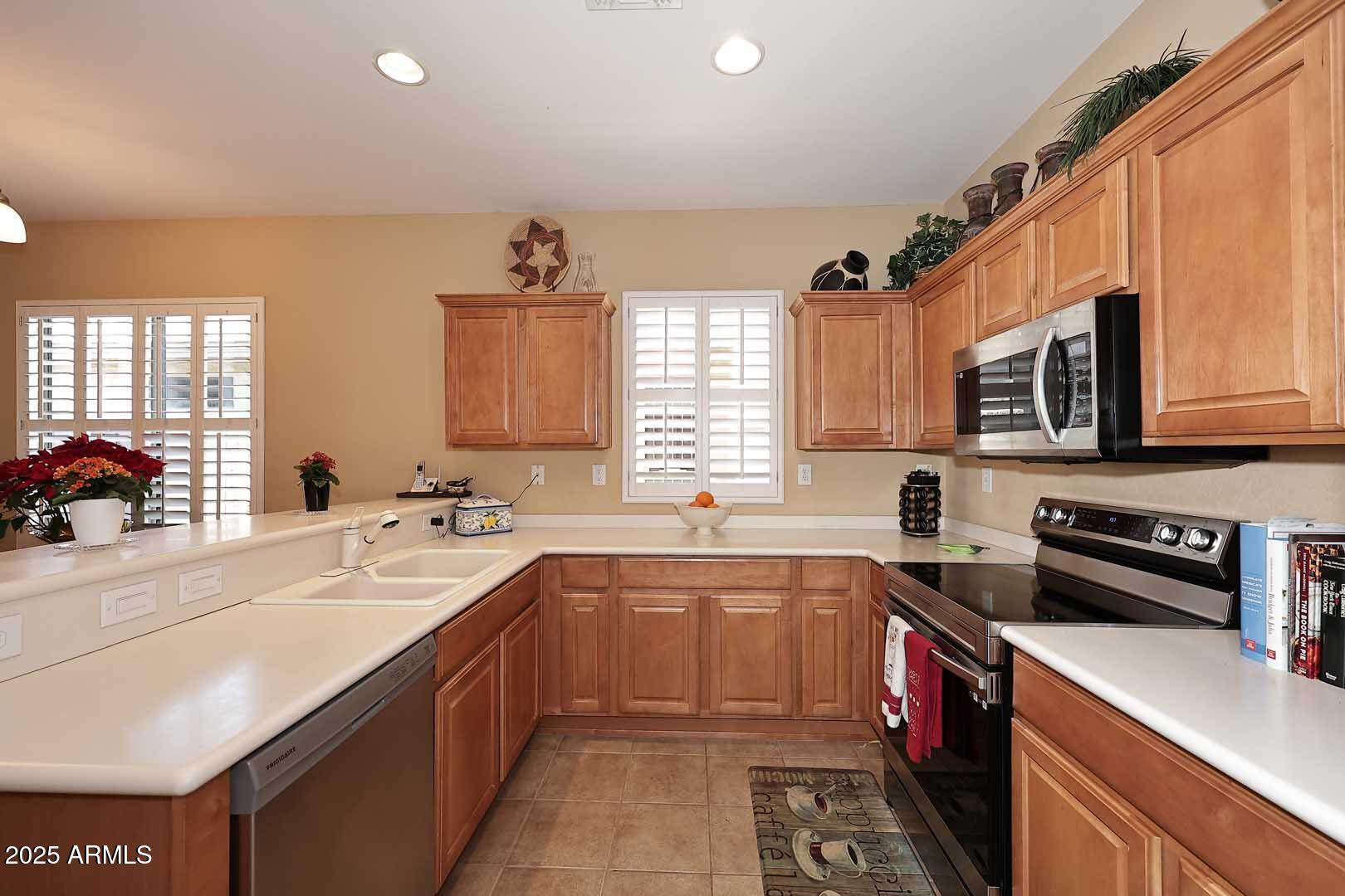 ANTHEM COUNTRY CLUB UNIT 32 - Residential