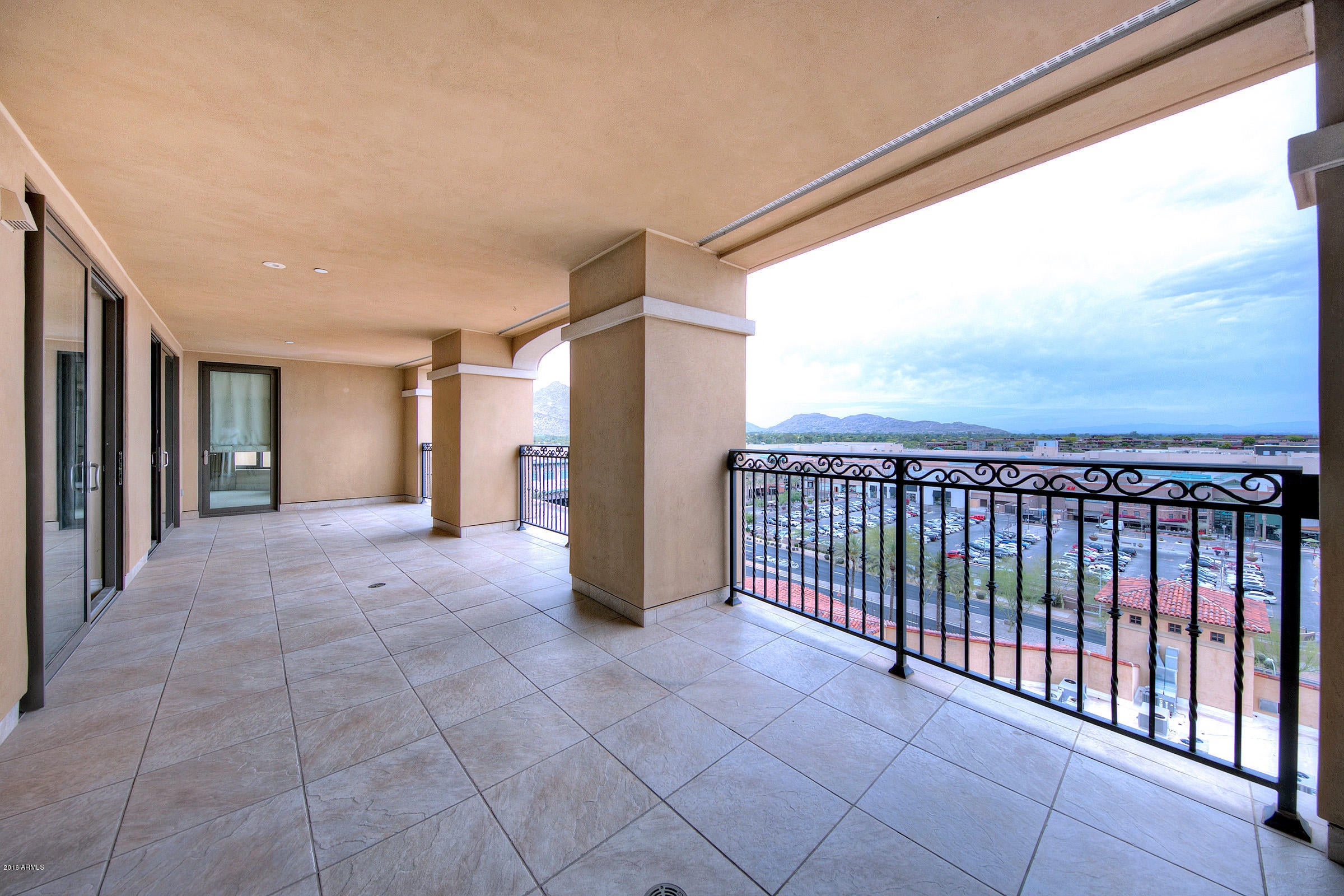 SCOTTSDALE WATERFRONT RESIDENCES CONDOMINIUM - Residential