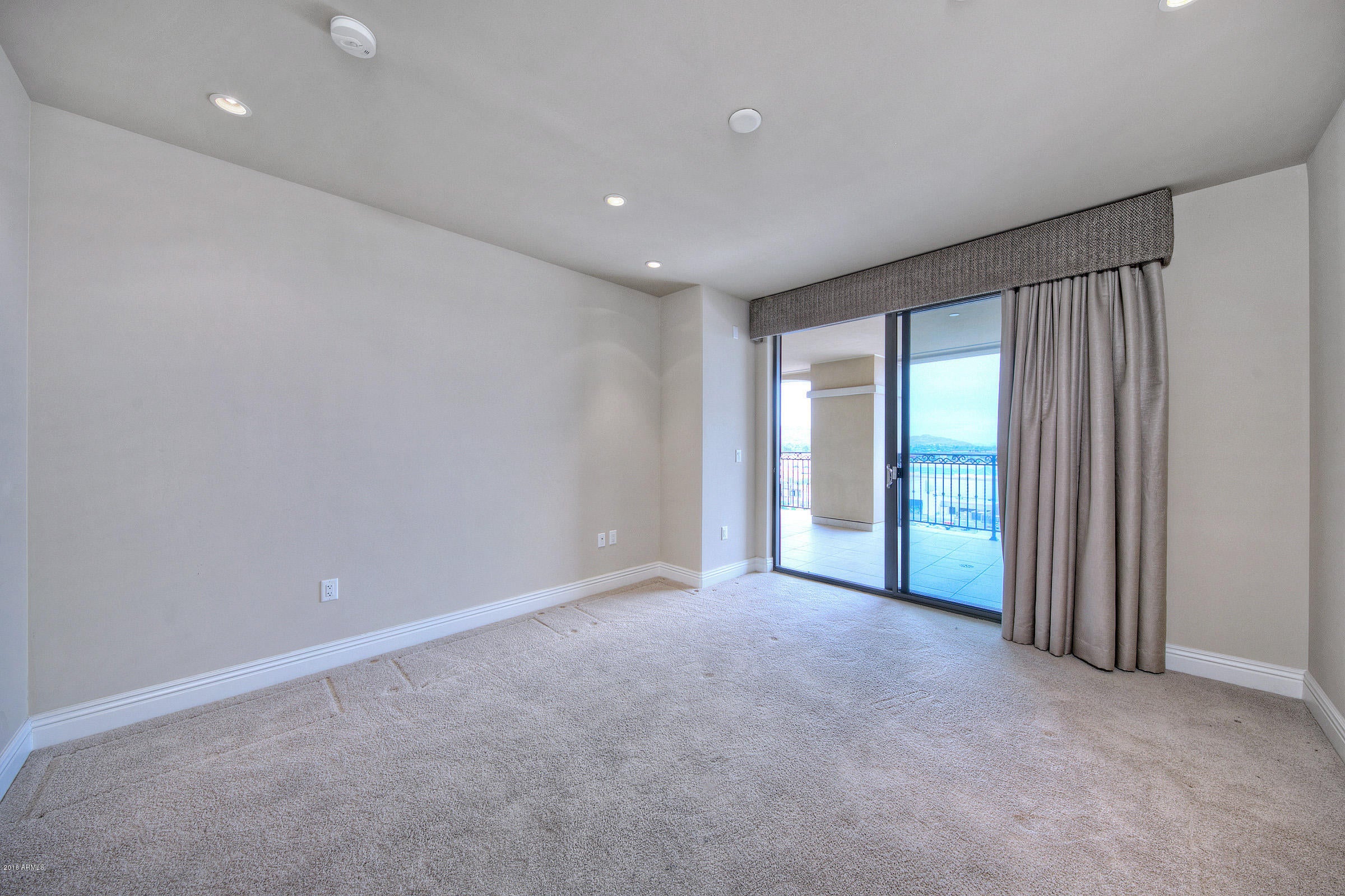 SCOTTSDALE WATERFRONT RESIDENCES CONDOMINIUM - Residential