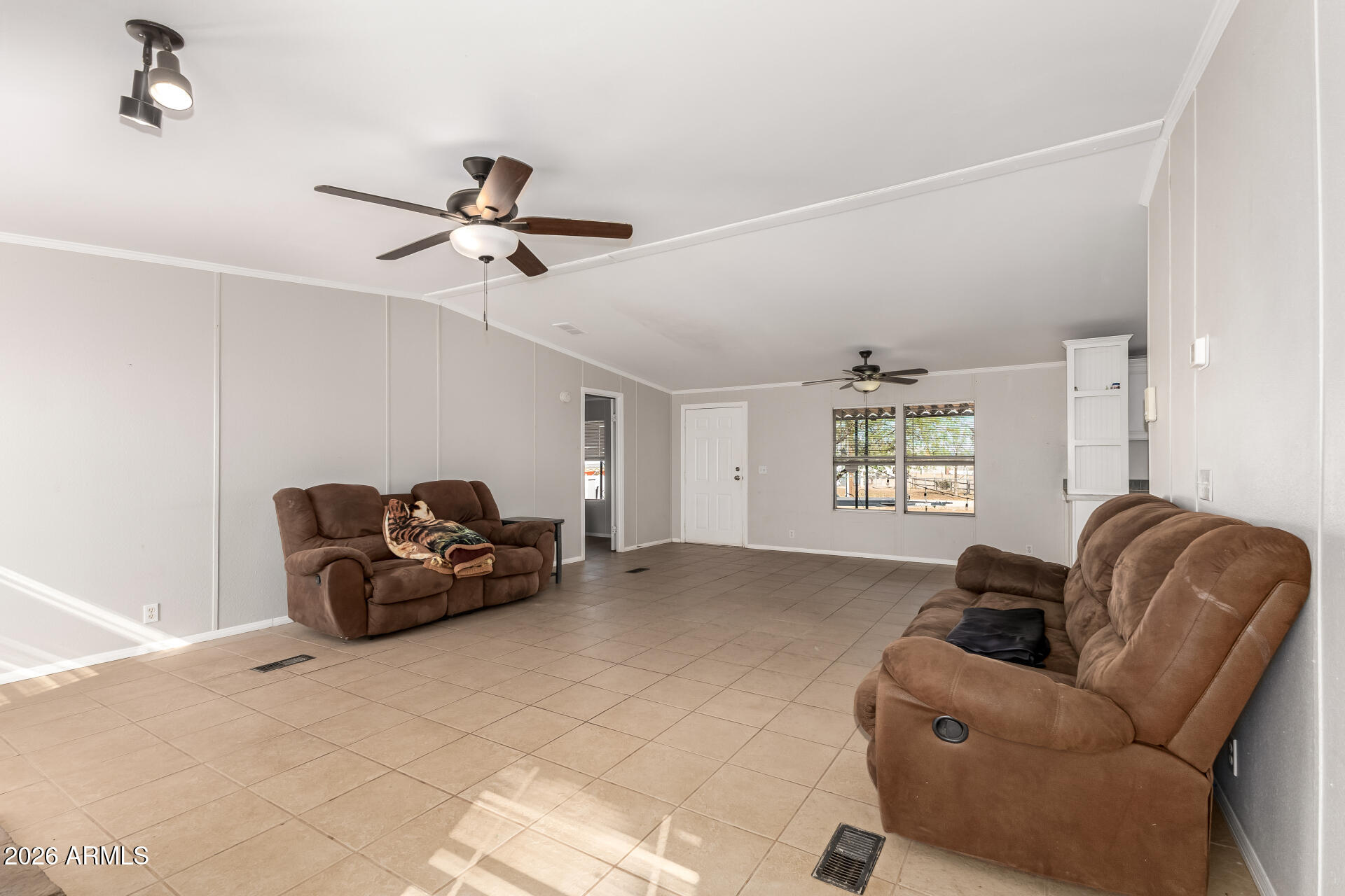 COM @ SW COR OF SEC 8-3S-9E TH N-50 TH E-644.86 TH - Residential