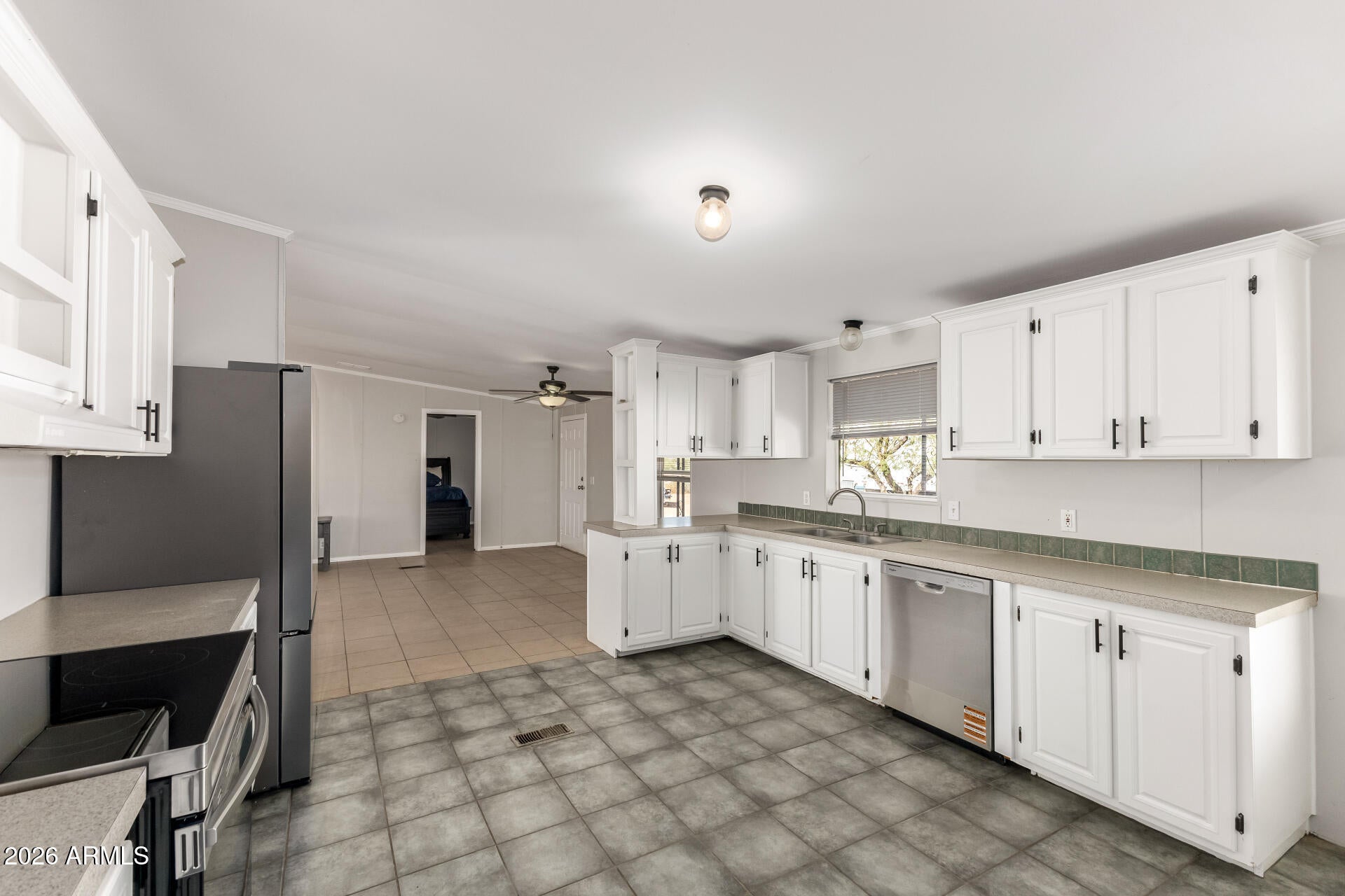 COM @ SW COR OF SEC 8-3S-9E TH N-50 TH E-644.86 TH - Residential
