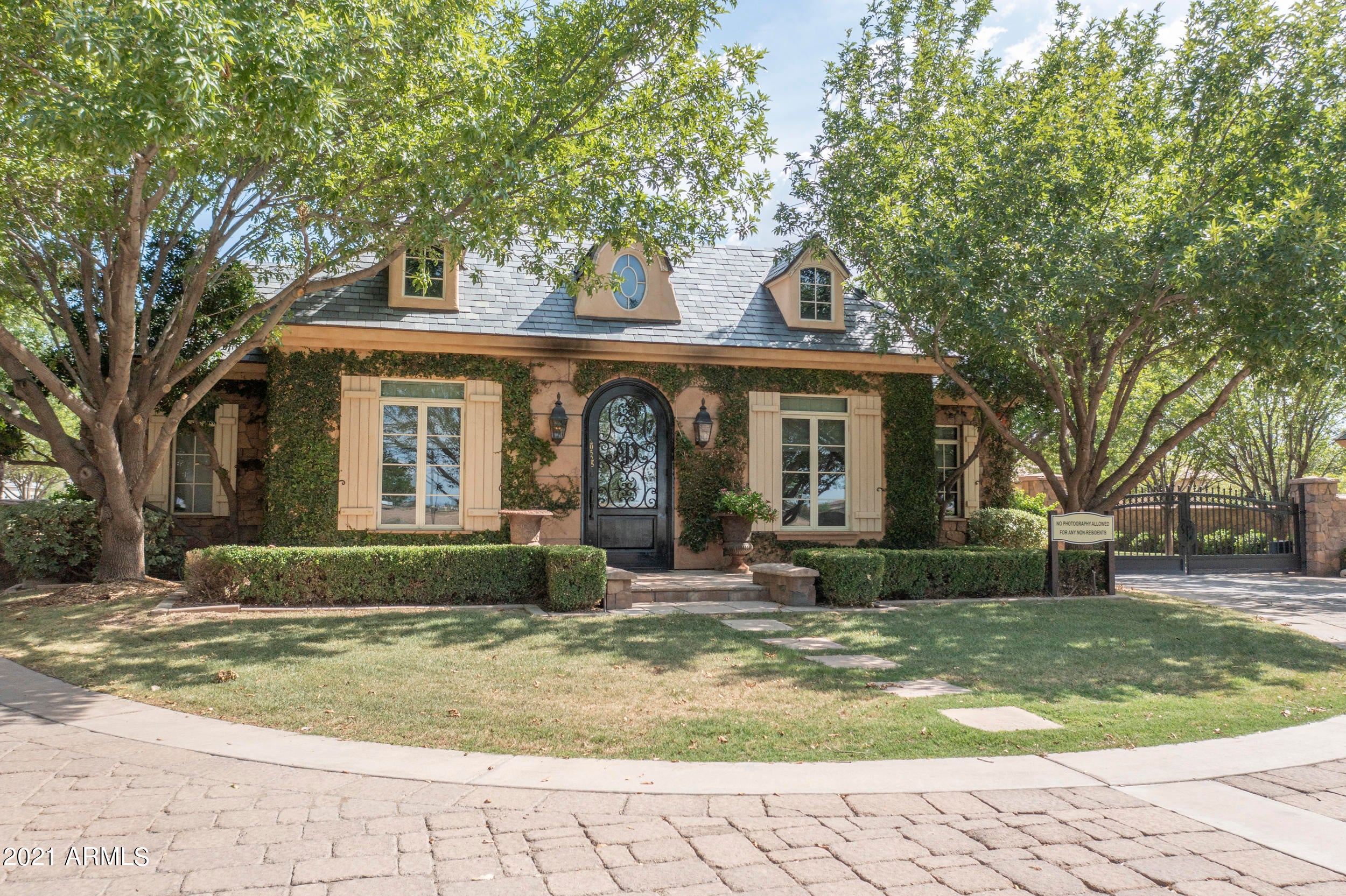 THE PECANS - Residential