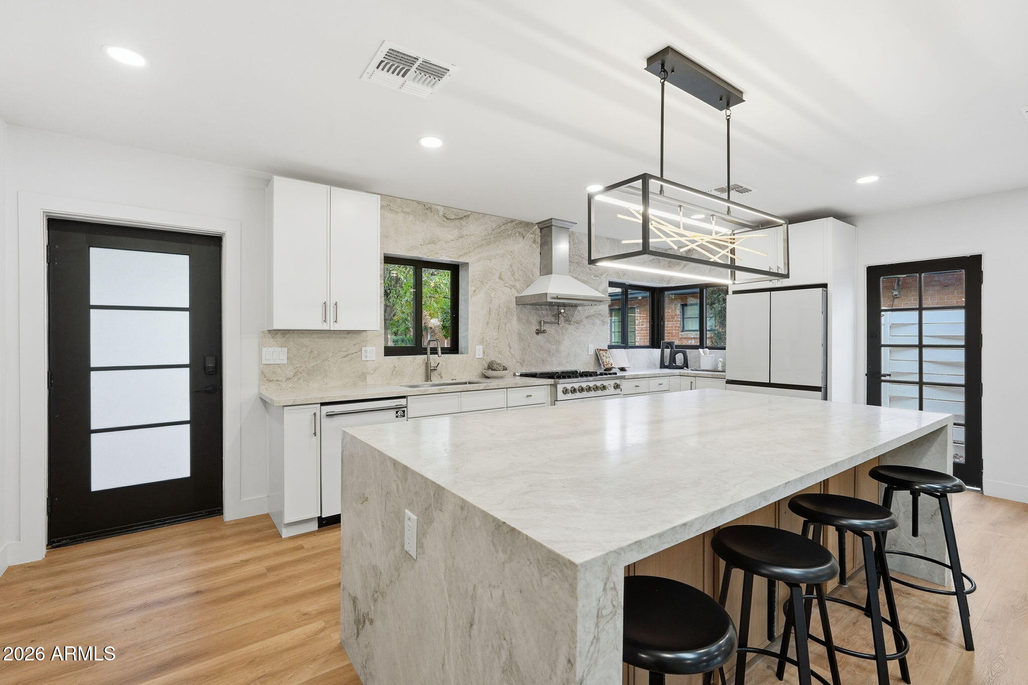 ENCANTO VISTA - Residential