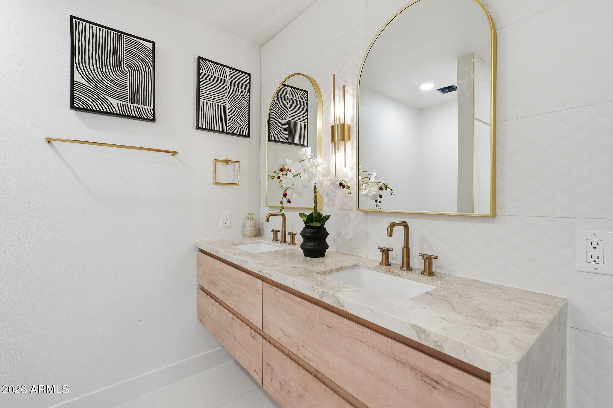 ENCANTO VISTA - Residential