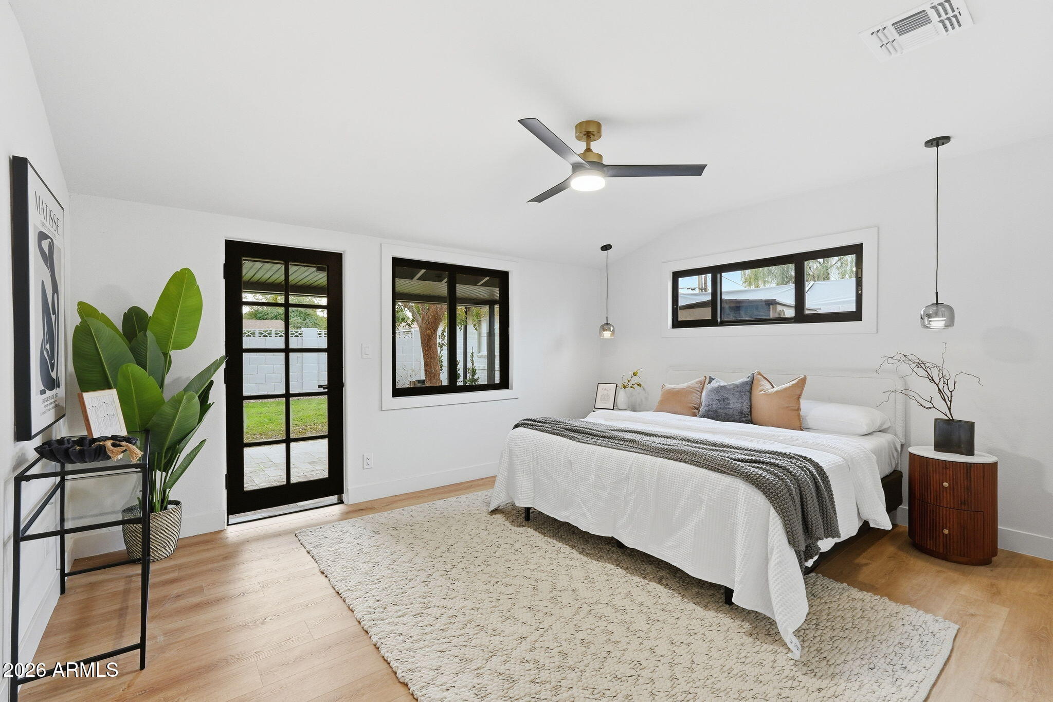 ENCANTO VISTA - Residential