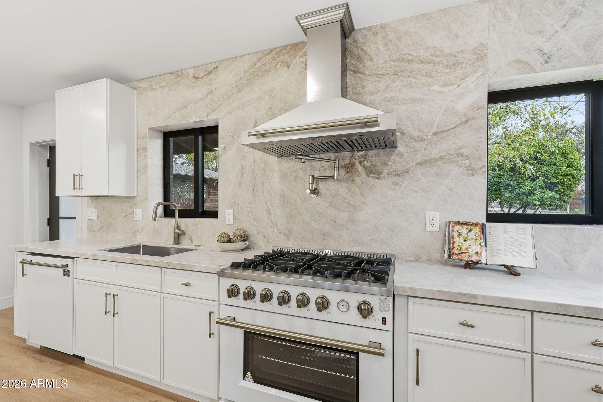 ENCANTO VISTA - Residential