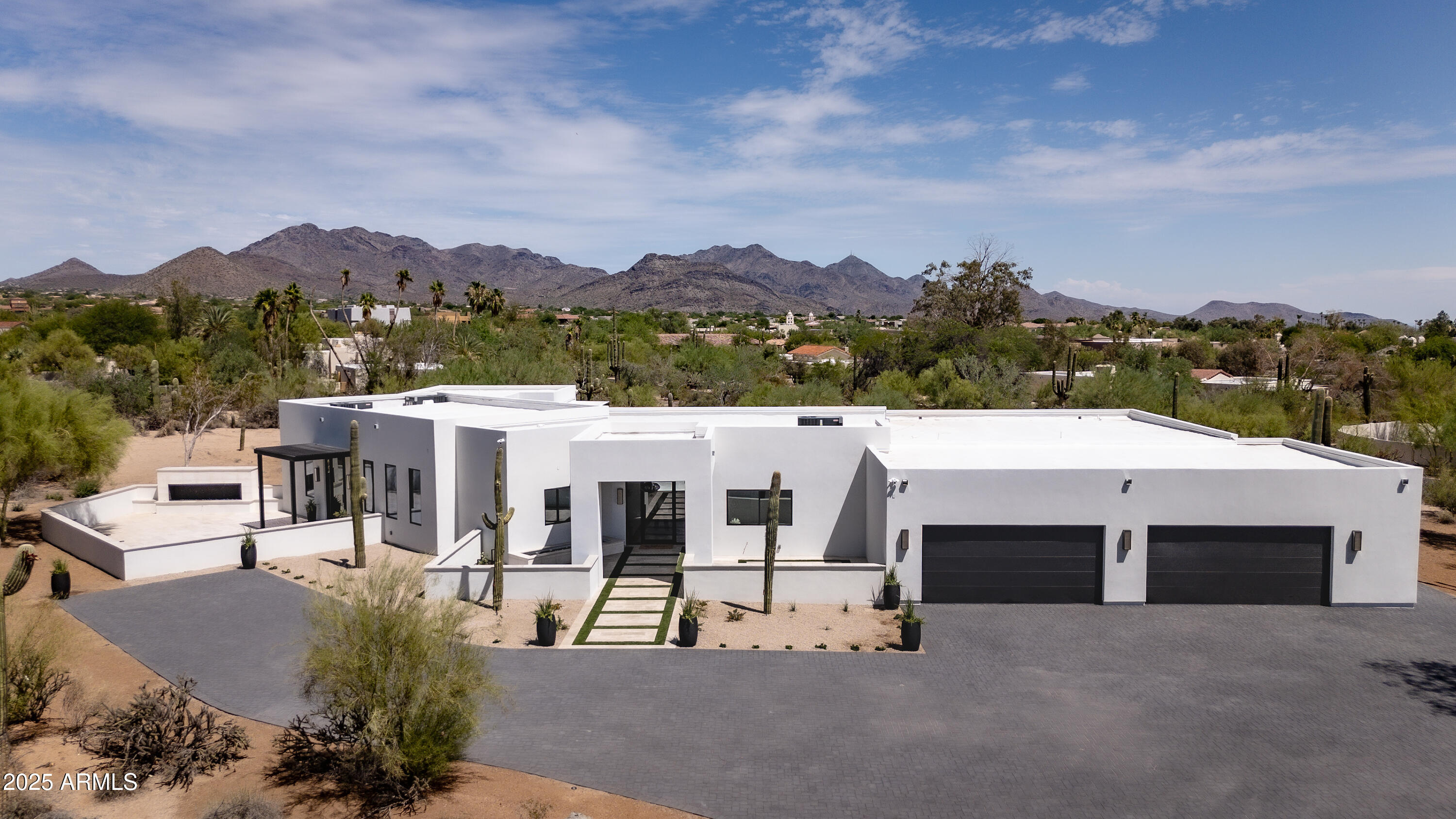 PINNACLE PARADISE - Residential