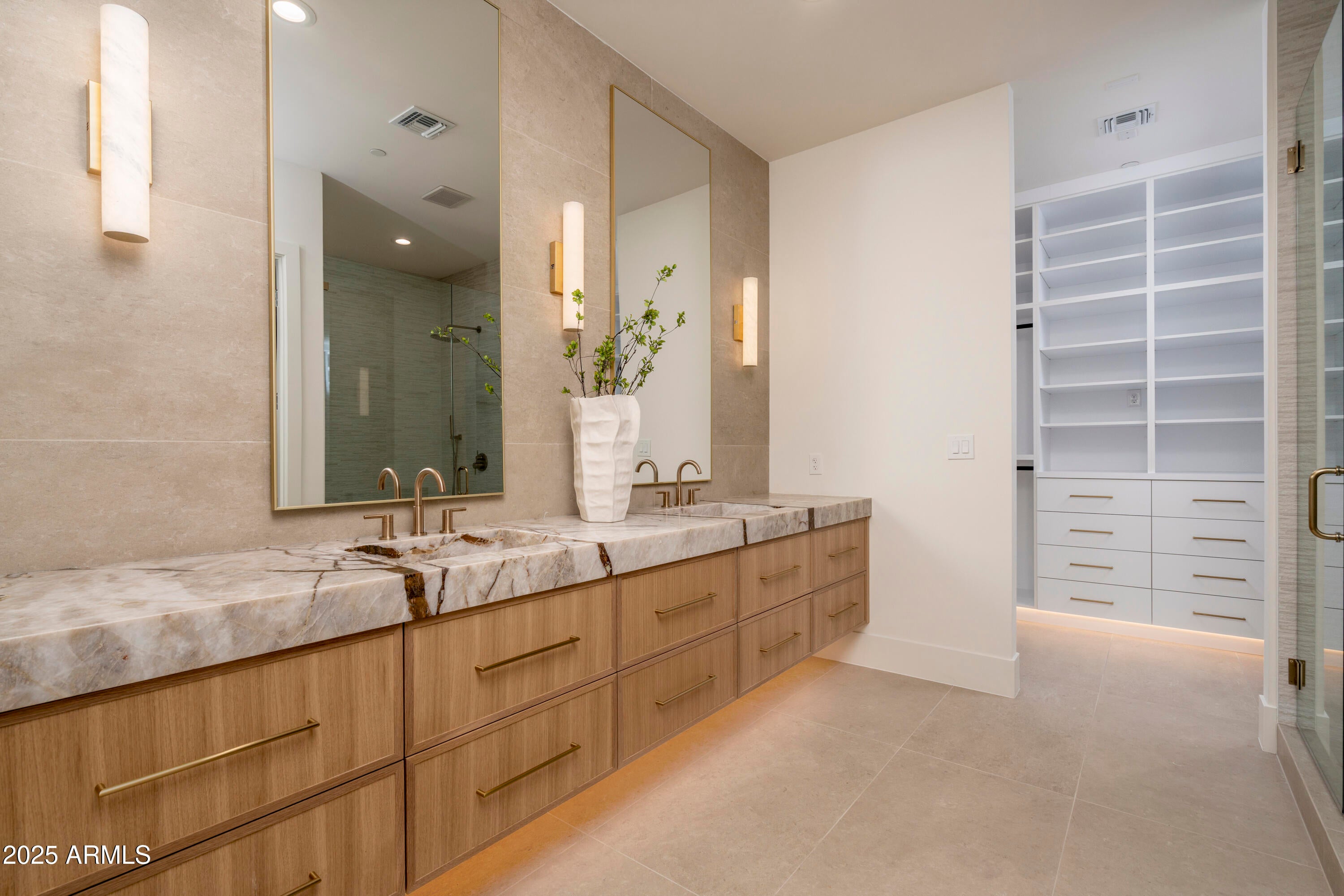 PINNACLE PARADISE - Residential