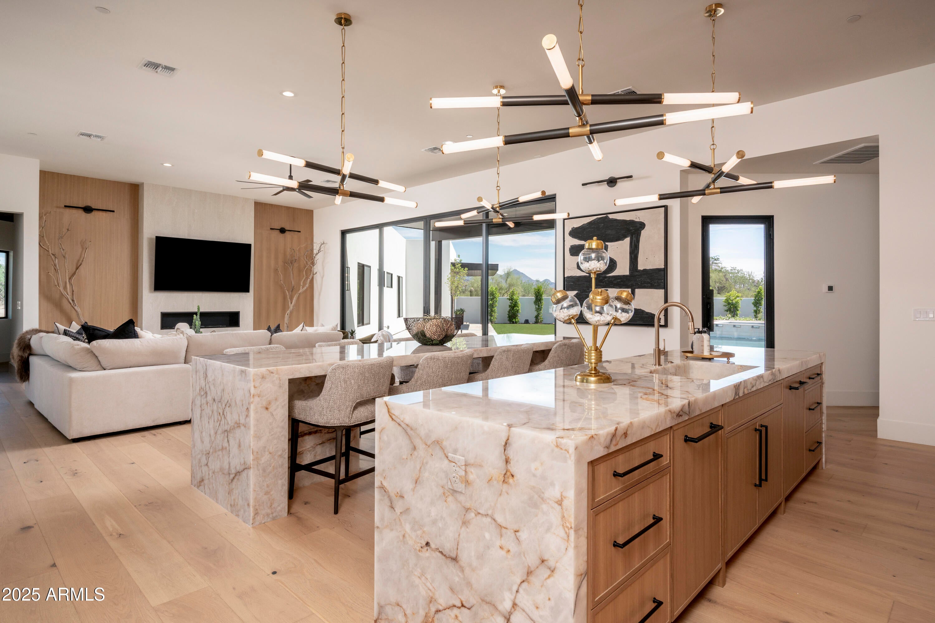 PINNACLE PARADISE - Residential