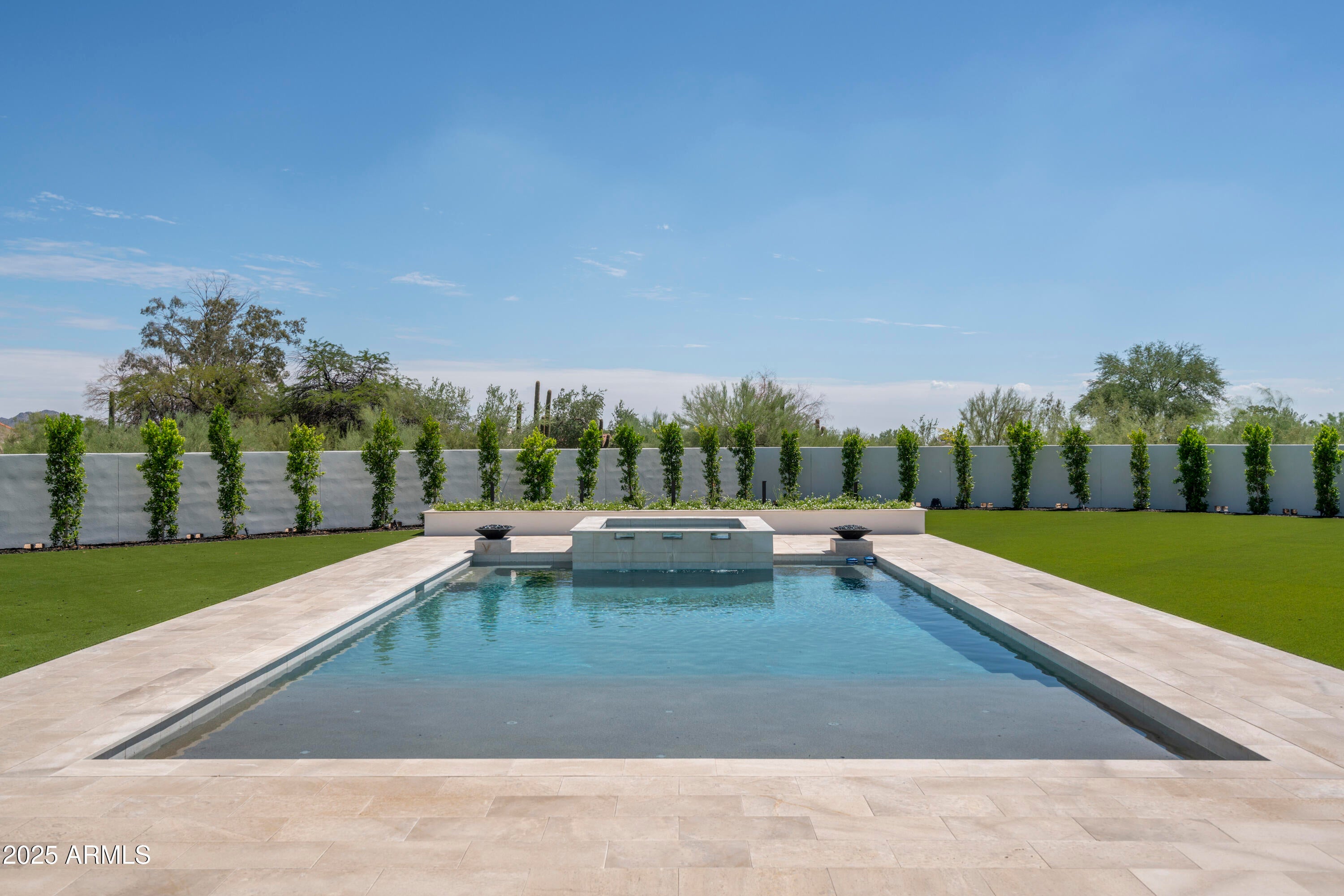 PINNACLE PARADISE - Residential