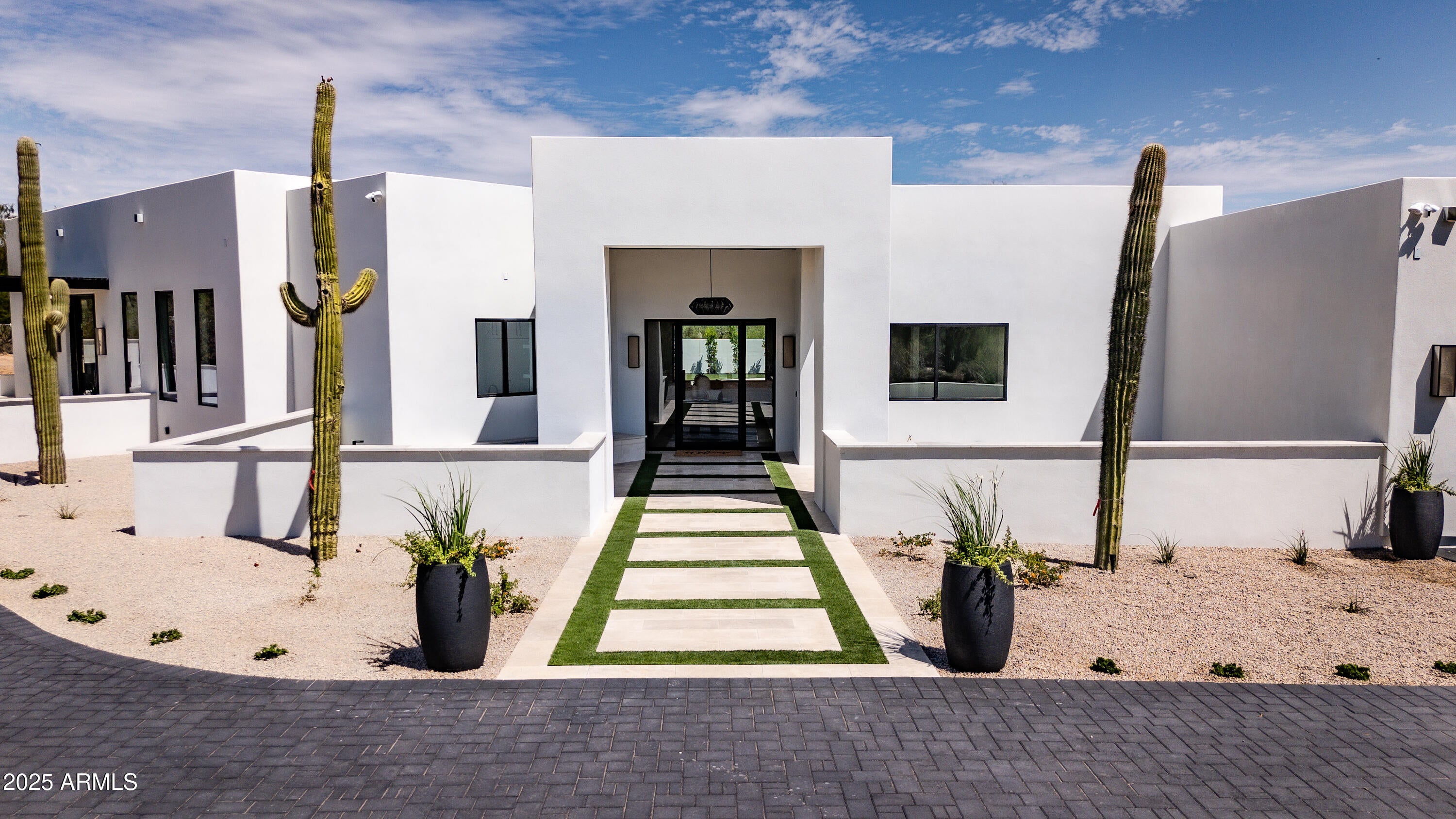 PINNACLE PARADISE - Residential