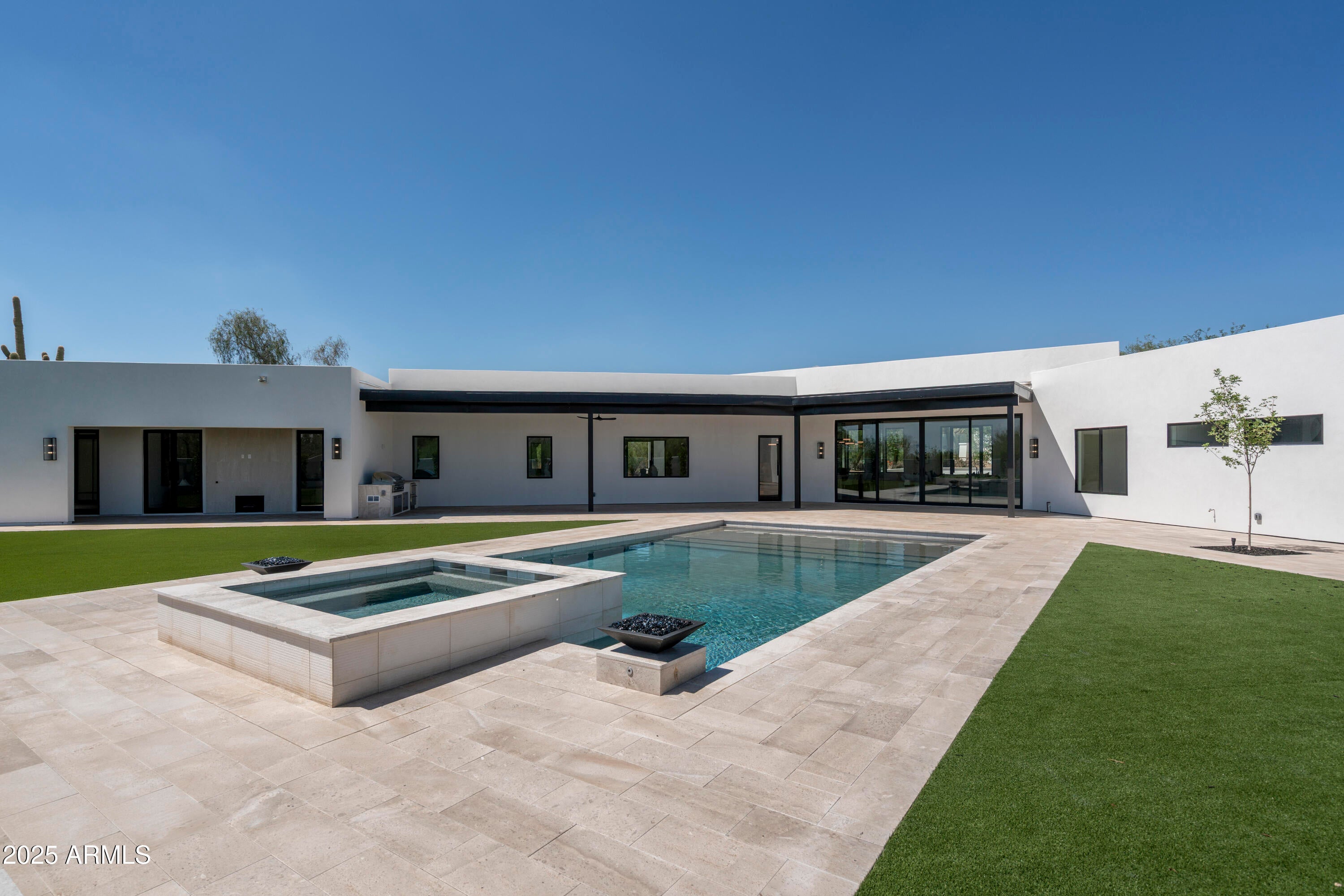 PINNACLE PARADISE - Residential