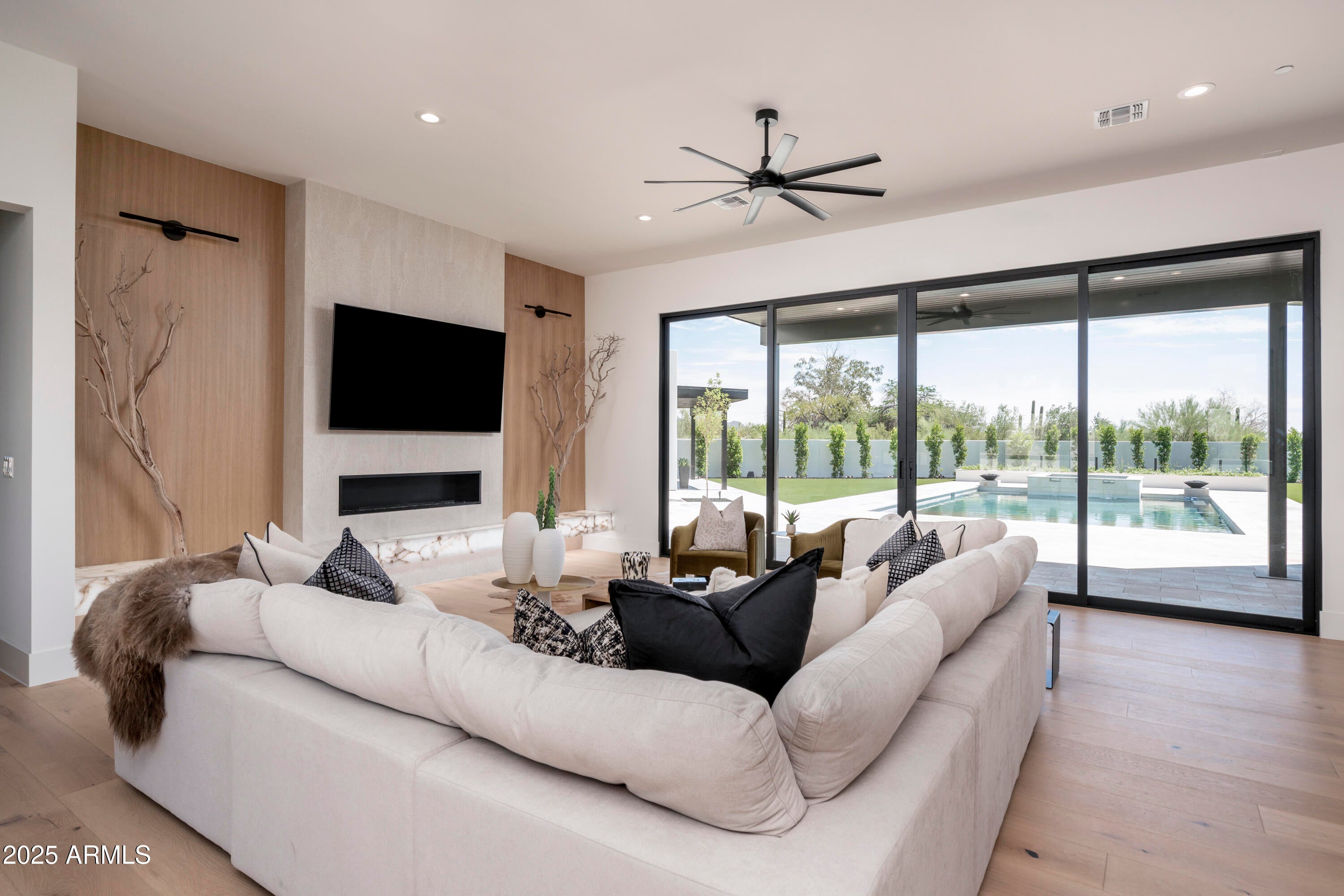 PINNACLE PARADISE - Residential