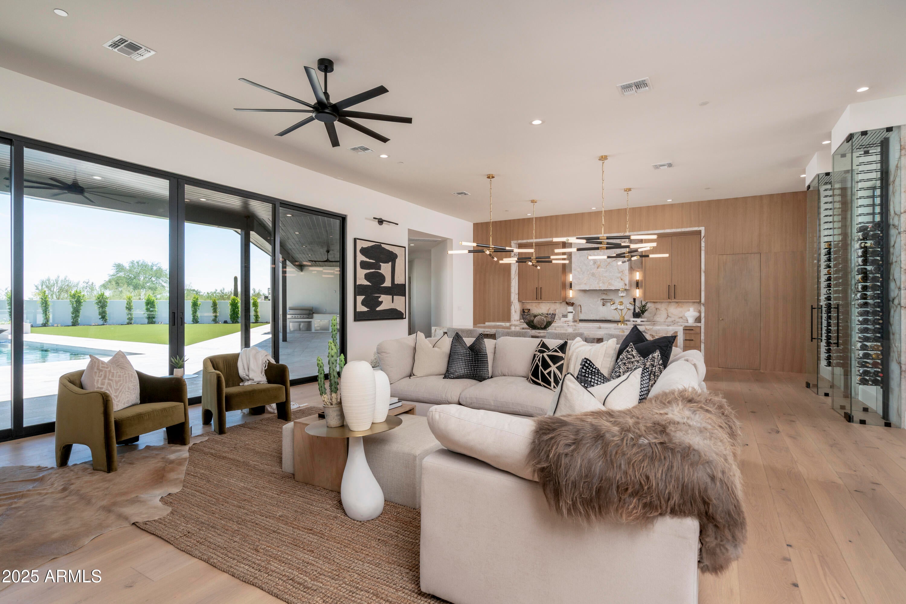 PINNACLE PARADISE - Residential