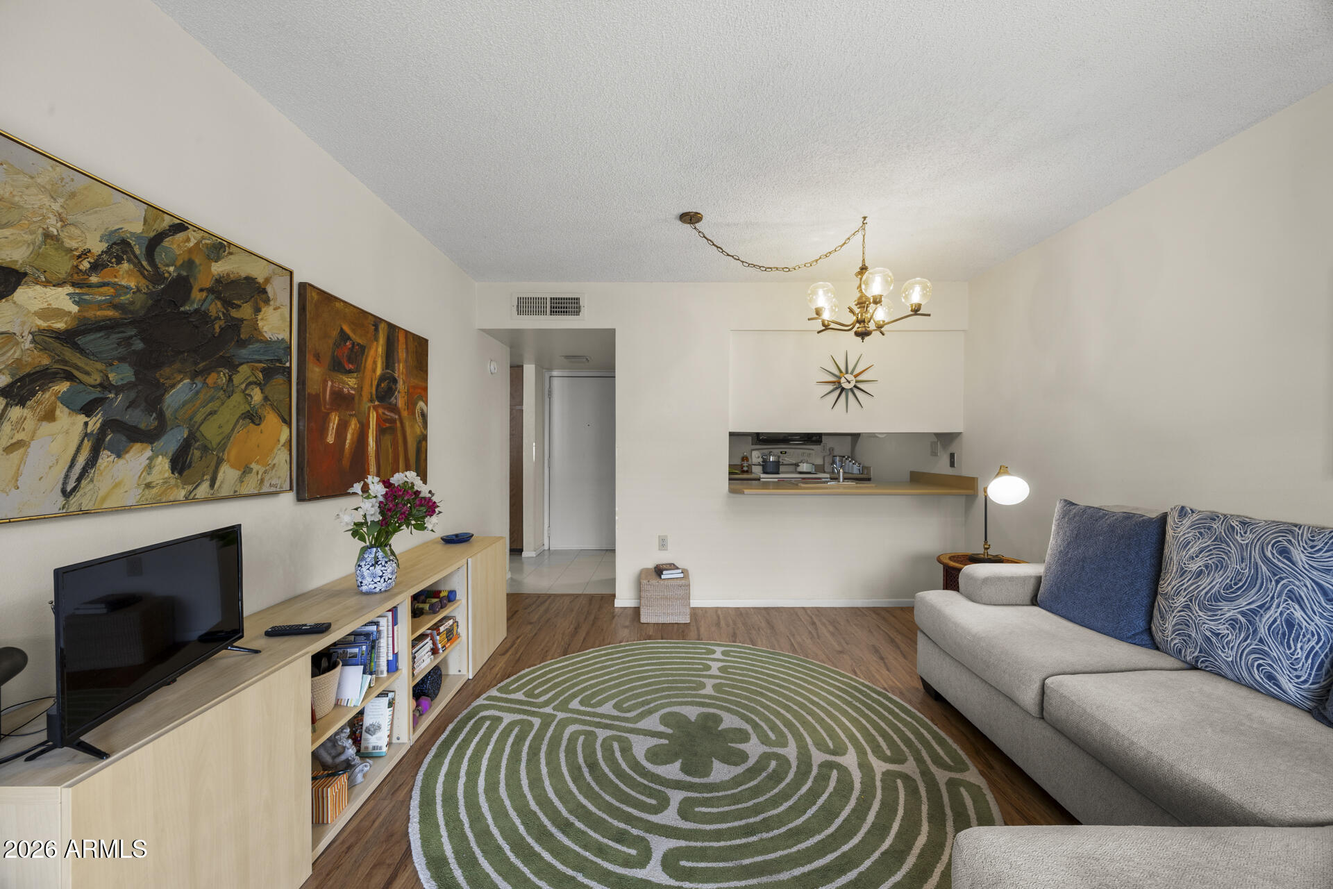 This 55+ building located in Arcadia allows Short Term Rentals & is pet friendly! With Los Olivos park just North of the building & convenient shopping just East, you have city living & peace wrapped into one location. This vintage 3rd floor unit is in great condition, storage is abundant & no neighbors are above. Community washer/dryer rooms are on each floor. There is a clean fitness center, a library & conference rooms. 12 minutes to Phoenix Sky Harbor Airport, 5 minutes to the Biltmore, 15 mins to Old Town Scottsdale & 5-8 mins from the 51 Freeway and I-10 Freeway. Every unit has it's own AC unit.