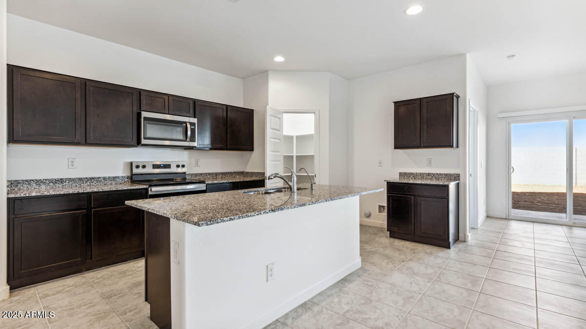 MAGMA RANCH II UNIT 1 - Residential