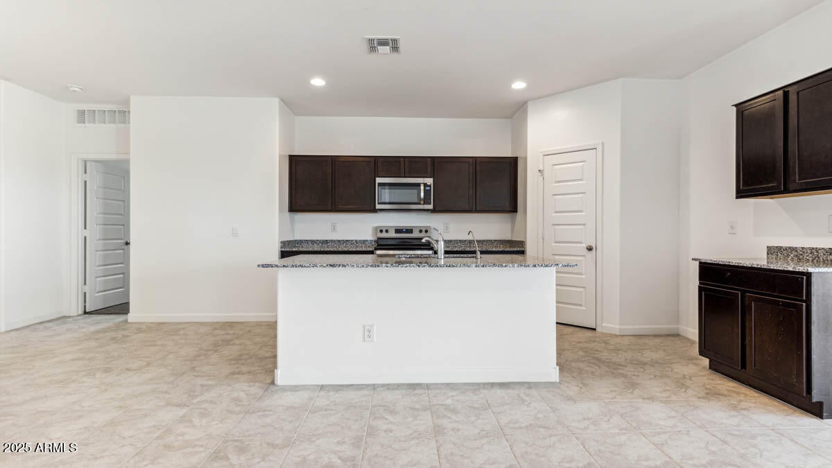 MAGMA RANCH II UNIT 1 - Residential