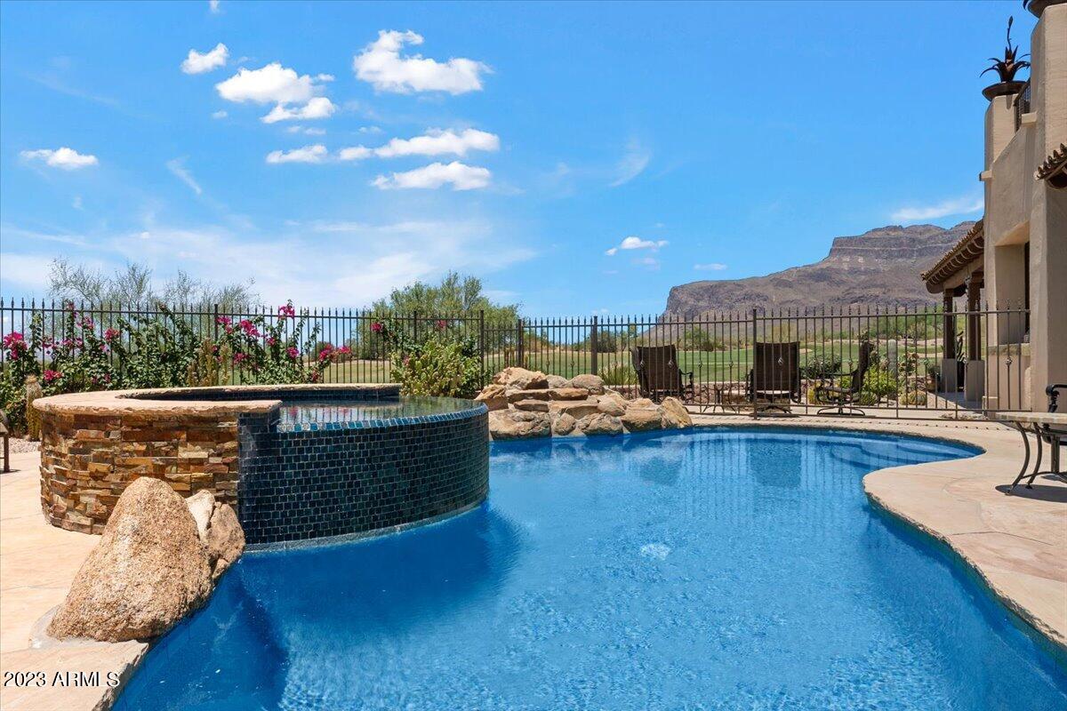 Superstition Mountain - Residential