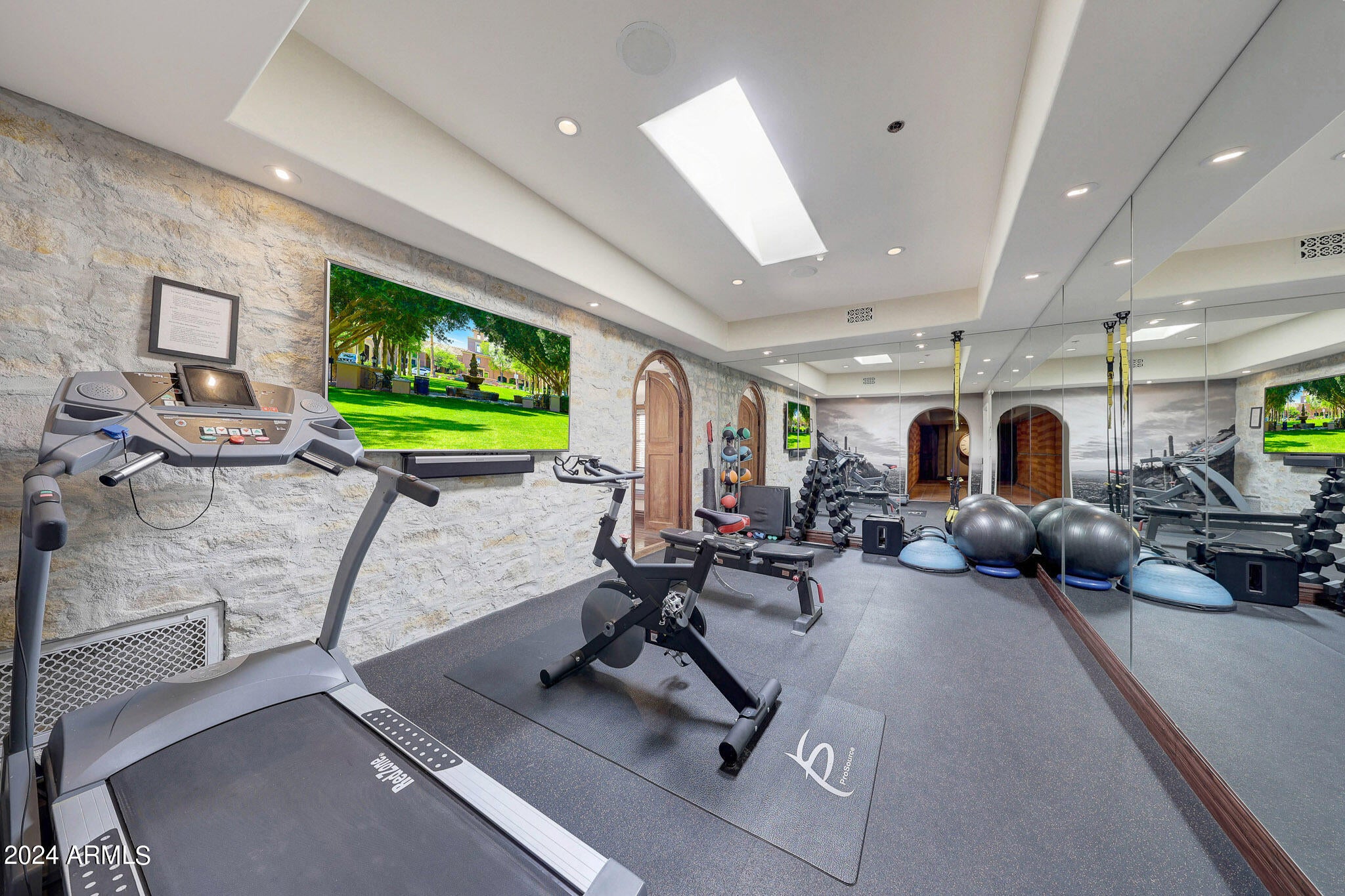 EQUESTRIAN MANOR UNIT 1 - Residential