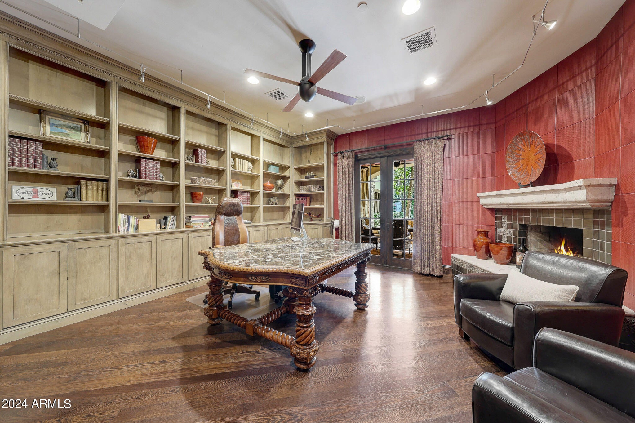 EQUESTRIAN MANOR UNIT 1 - Residential