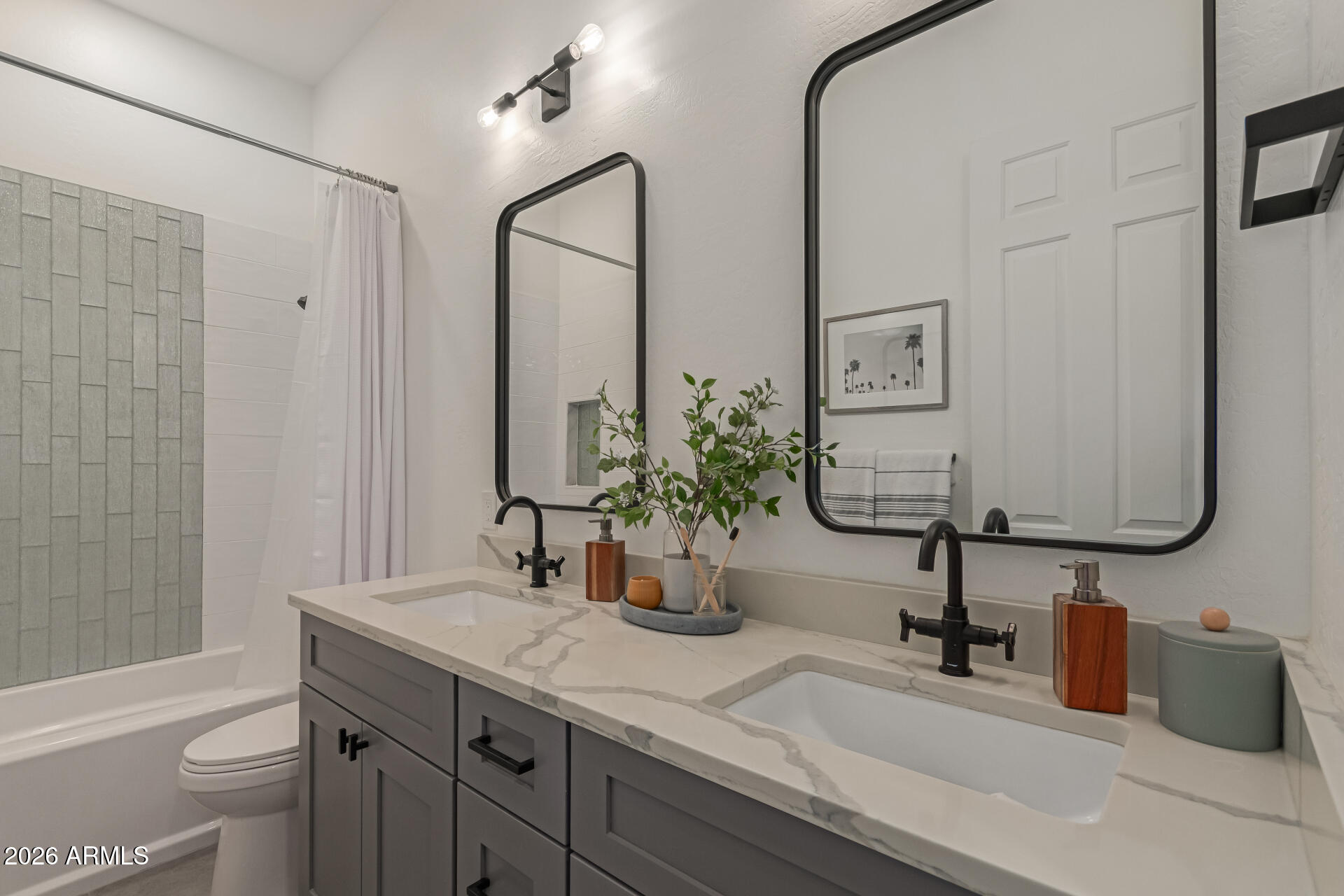 DESERT RIDGE LOT 31 - Residential