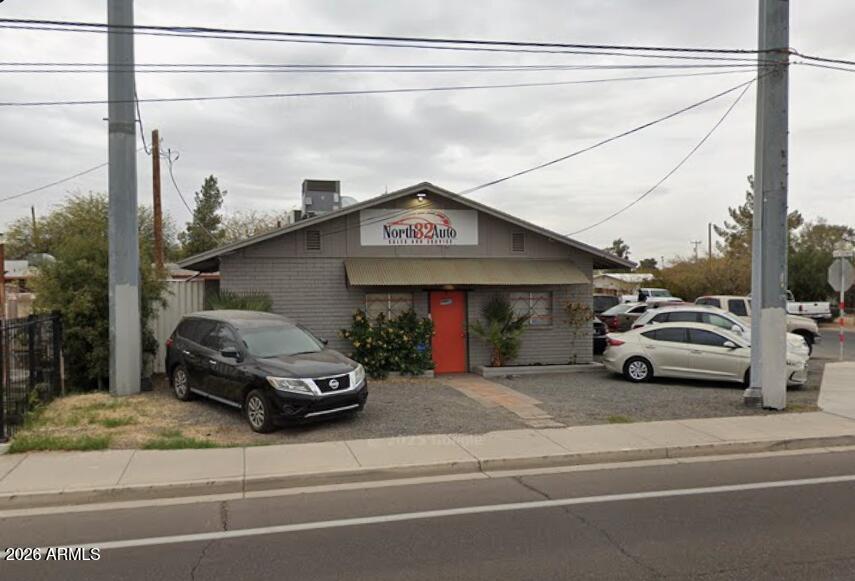 Freestanding 2,304 SF commercial building on N 32nd St. Property includes building signage,
ample visibility, and flexible zoning suitable for a variety of user types. 1 Mile from AZ-51, 6,055 SF Lot, Strong Visibility on N 32nd St.

Verify all information with listing broker.