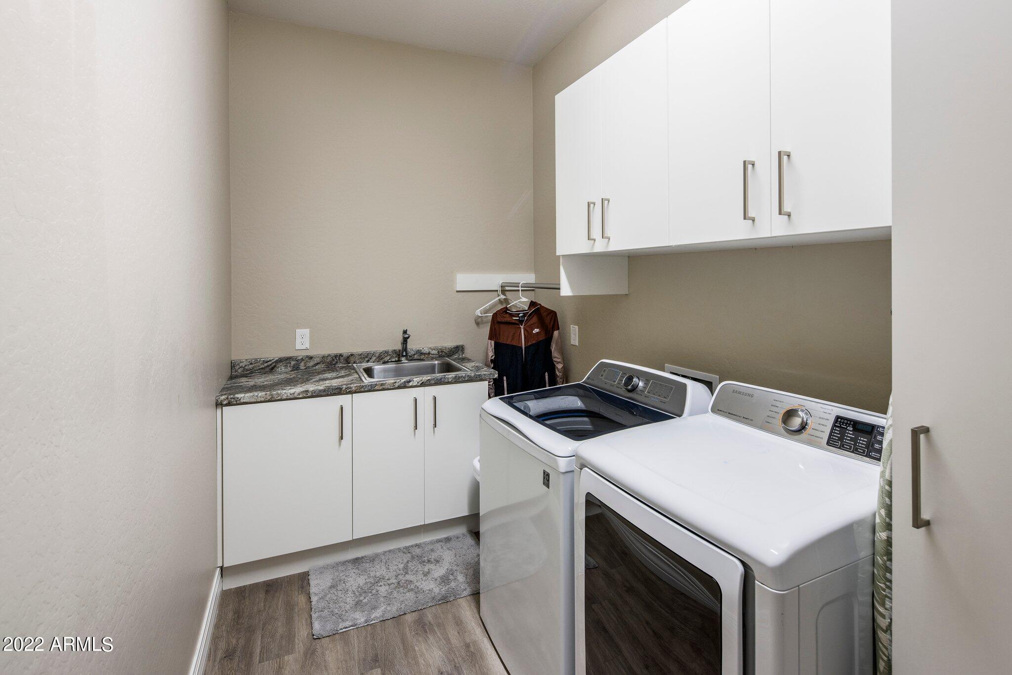RIVERWALK - Residential