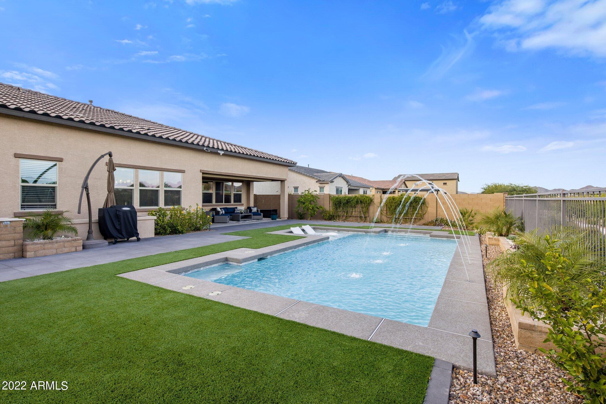 RIVERWALK - Residential