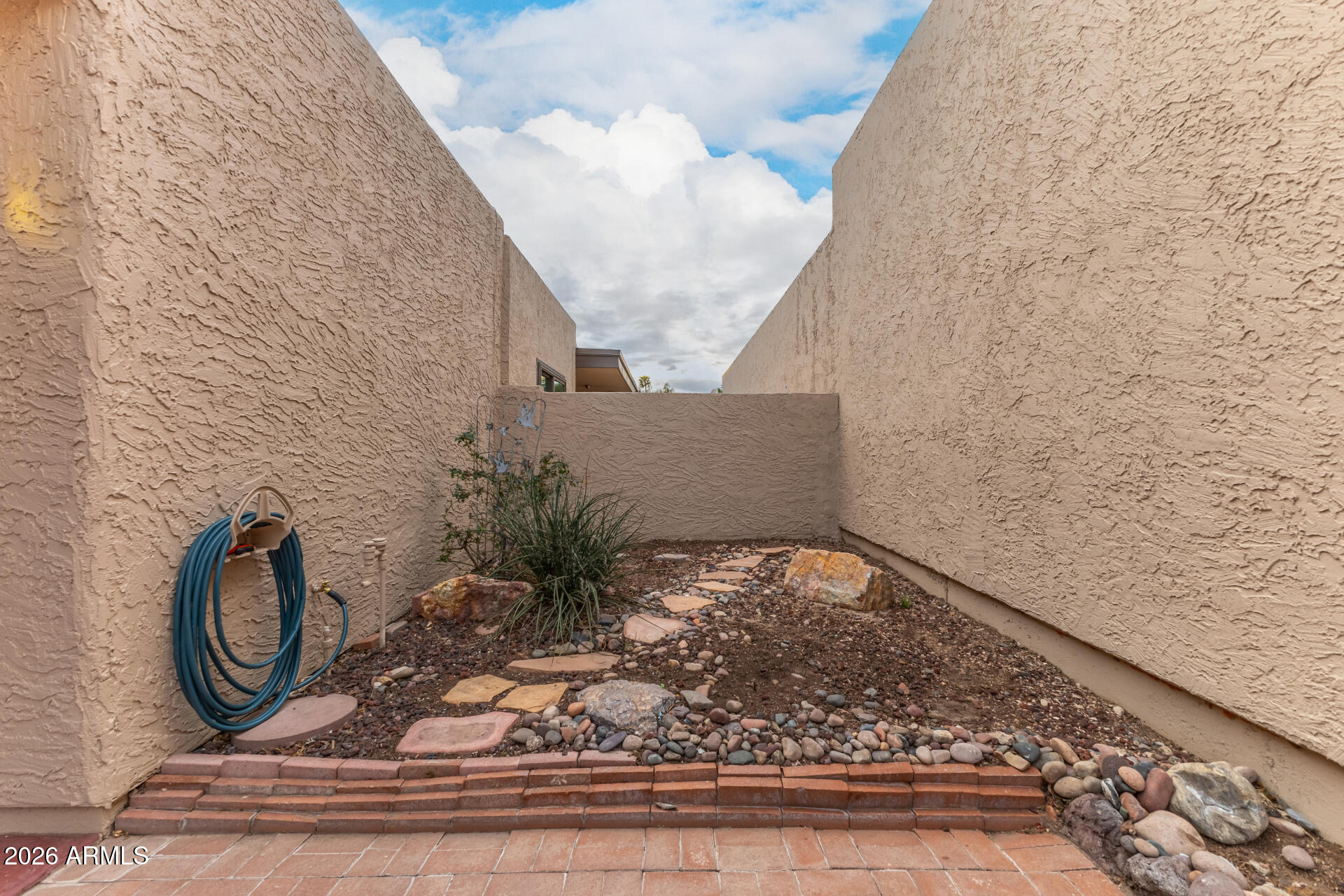 LAS ALEGRES - Residential
