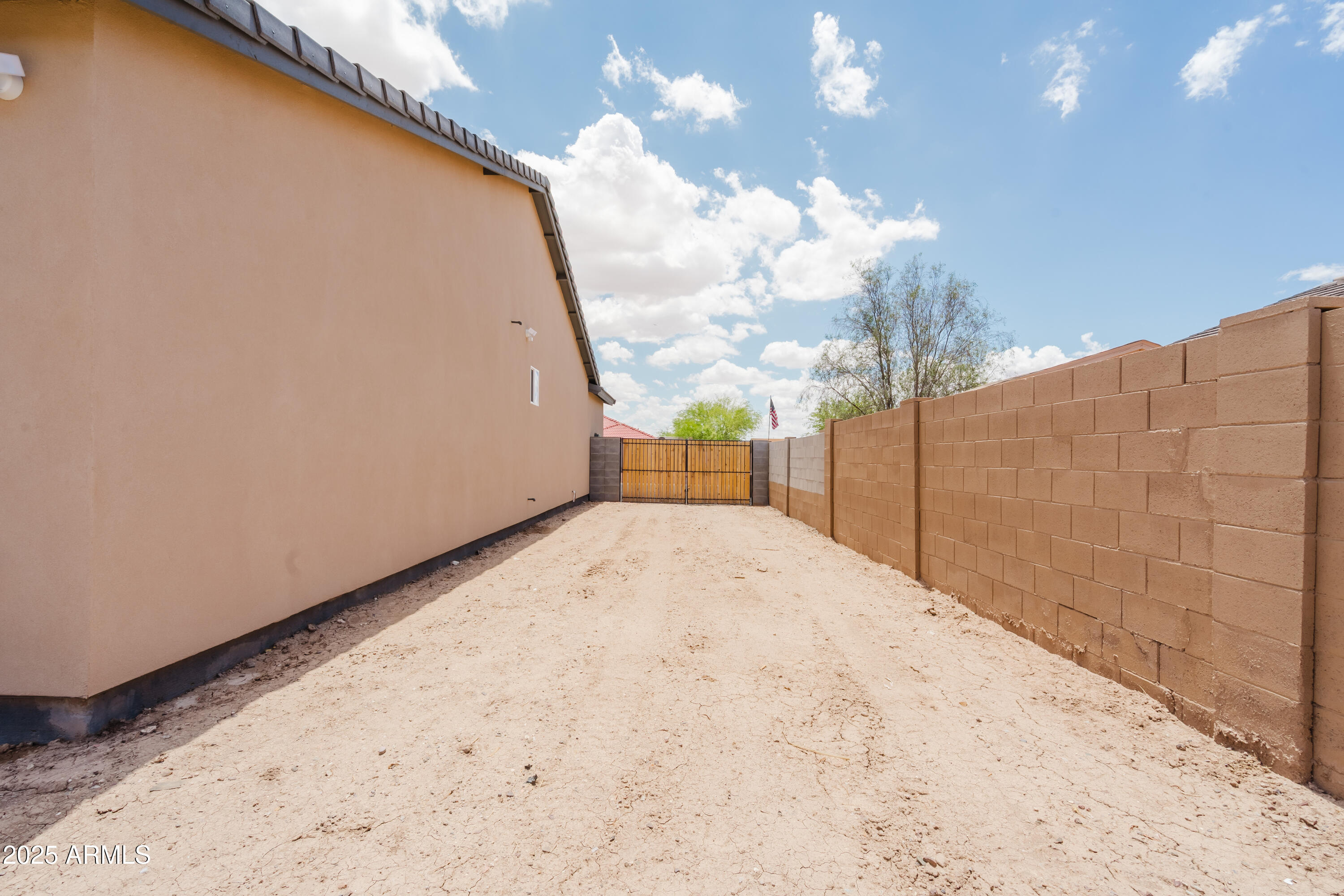ARIZONA CITY UNIT SEVEN LOT 156 - Residential