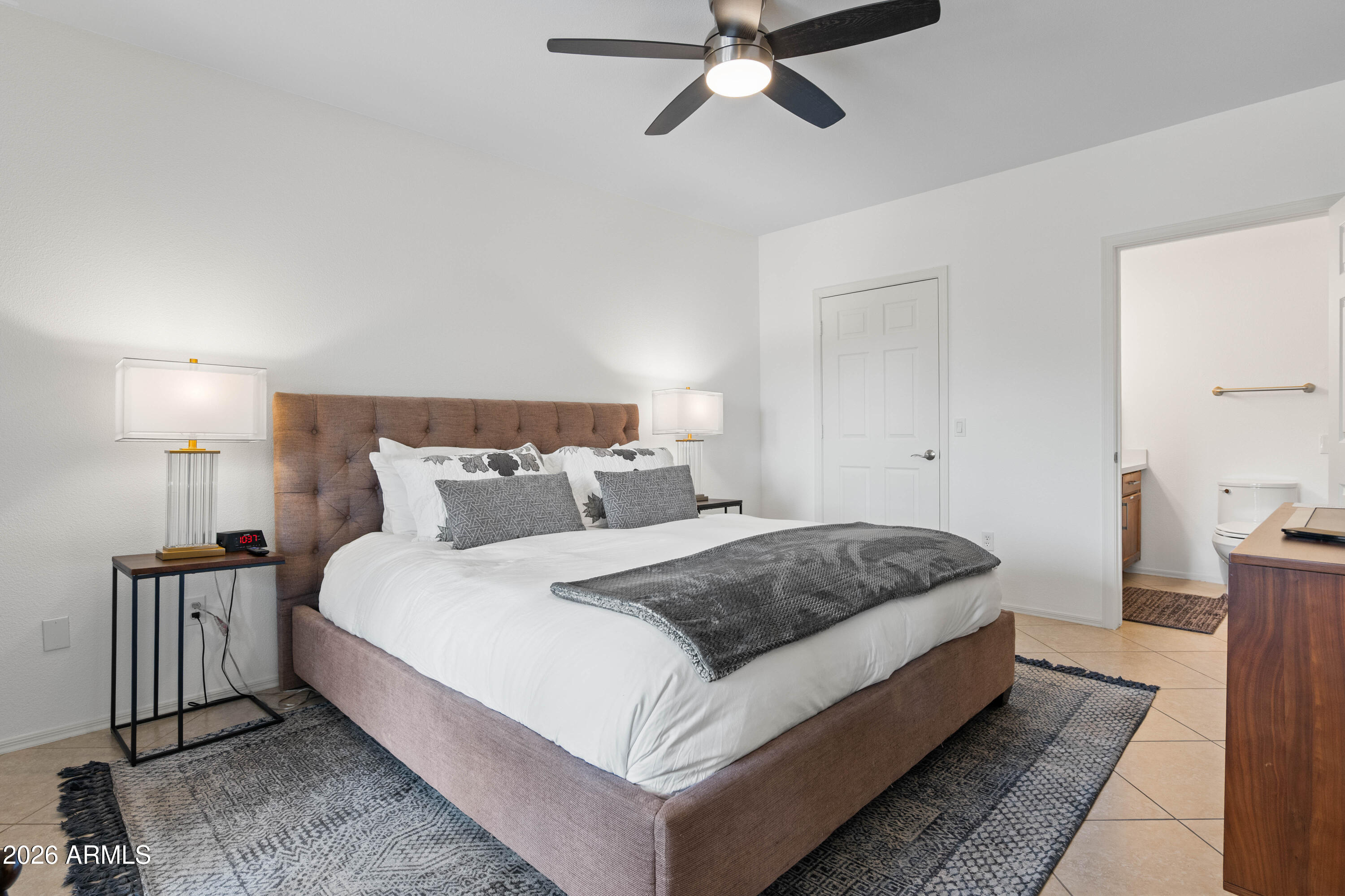 SIGNATURE SCOTTSDALE CONDOMINIUM - Residential