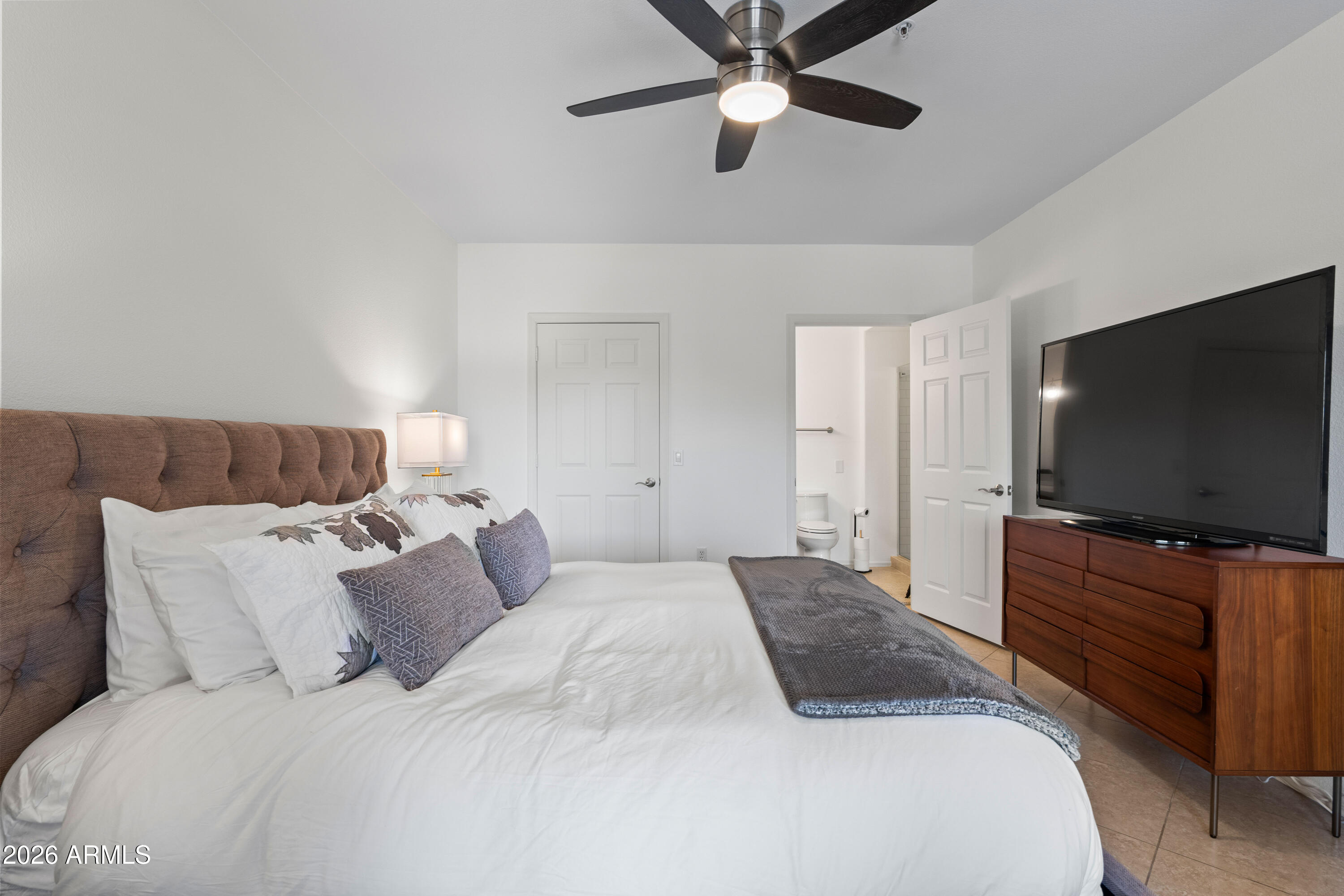 SIGNATURE SCOTTSDALE CONDOMINIUM - Residential