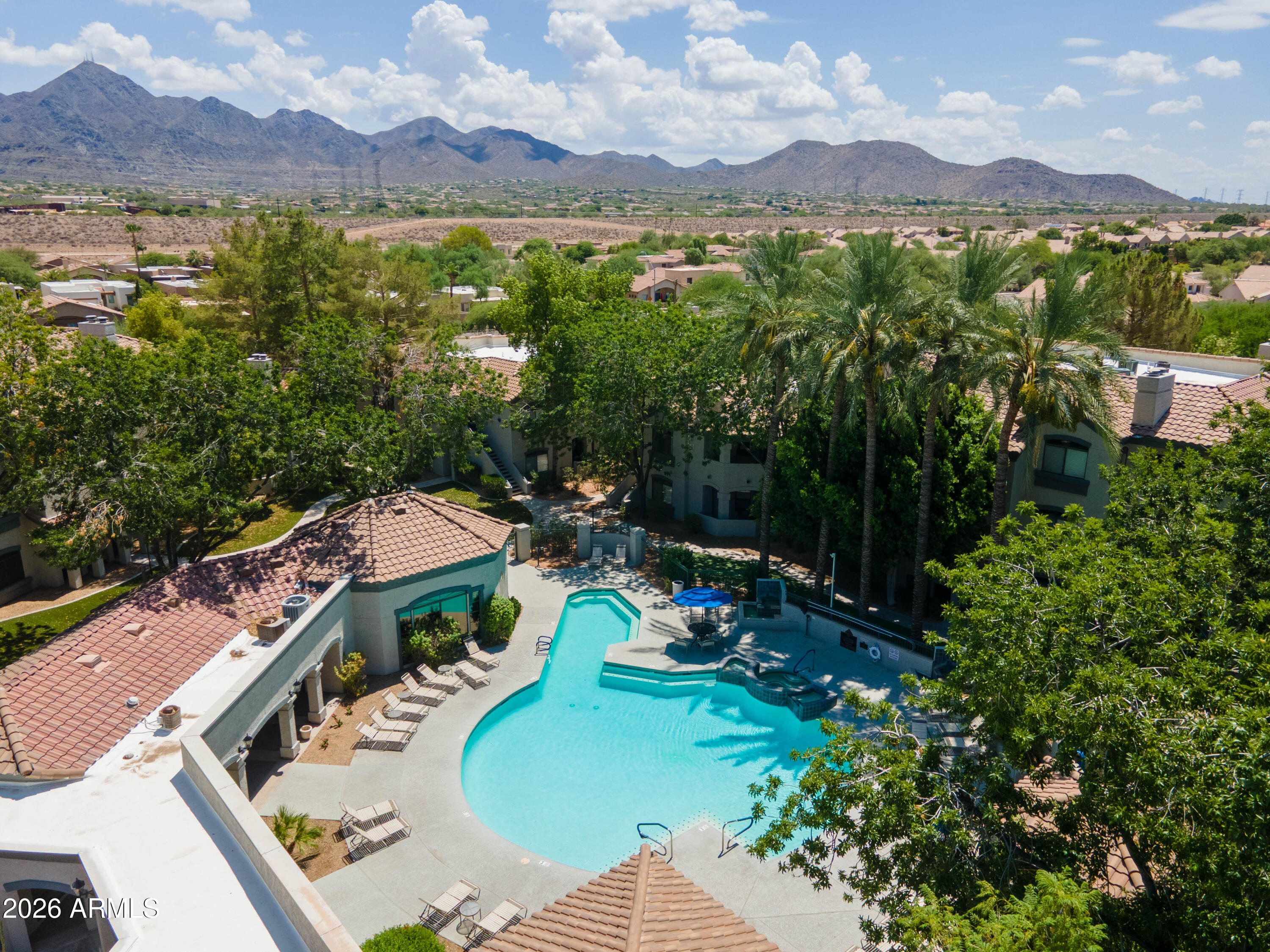 SIGNATURE SCOTTSDALE CONDOMINIUM - Residential