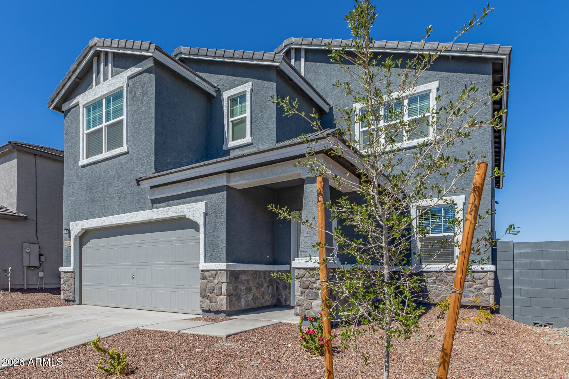 Beautiful, new home near the community park is just what you are looking for! Landscaped front & 2-car garage offers great curb appeal from the moment you arrive! Step inside to a welcoming living room, powder room, open kitchen/family room and a guest room with en-suite tucked away on the first floor.  The eat-in kitchen showcases SS appliances, granite counters, white cabinetry, a walk-in pantry, & a center island with a breakfast bar. Unique floor plan upstairs includes a large loft! The main bedroom is a true retreat with two walk-in closets & a private bathroom. You'll love the generously sized additional 3 secondary bedrooms upstairs, another full bathroom plus a Jack & Jill bathroom. Blank canvas backyard featuring a covered patio and view of stunning mountain vistas. Don't miss it!