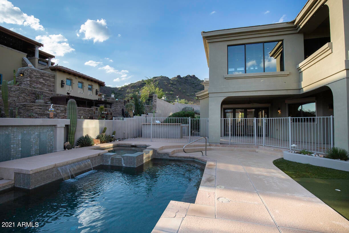 PHOENIX MOUNTAIN PRESERVE ESTATES - Residential