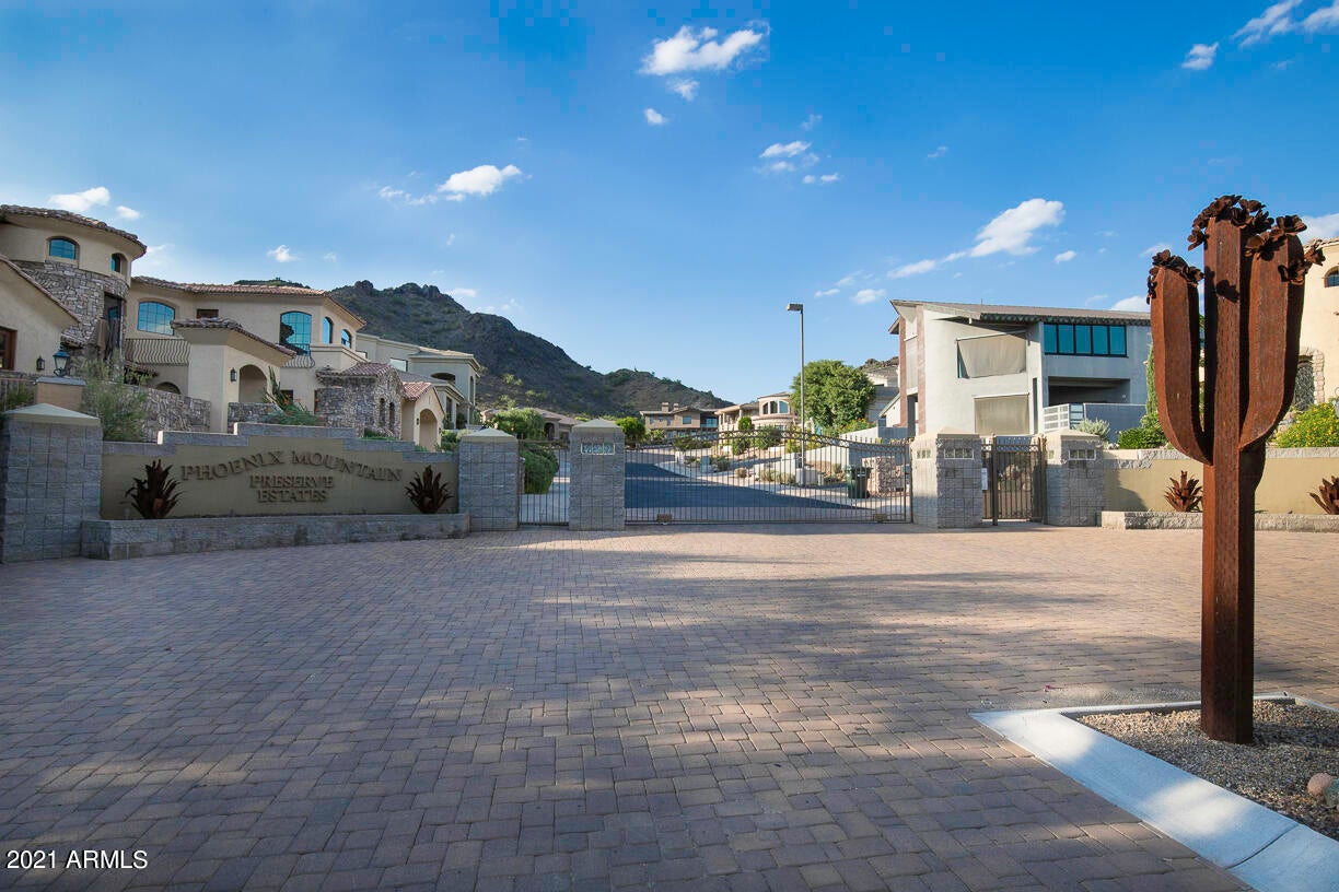 PHOENIX MOUNTAIN PRESERVE ESTATES - Residential