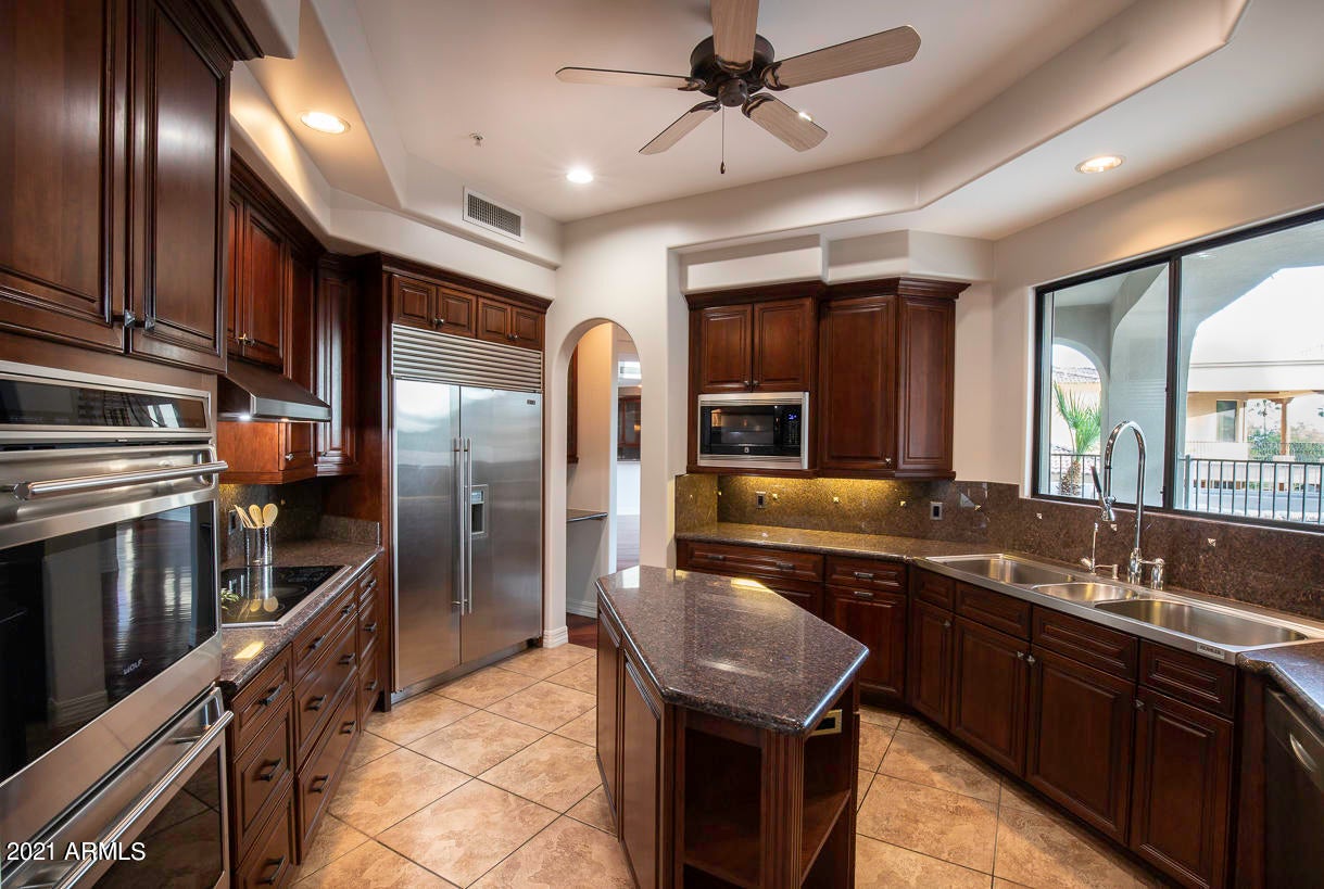 PHOENIX MOUNTAIN PRESERVE ESTATES - Residential