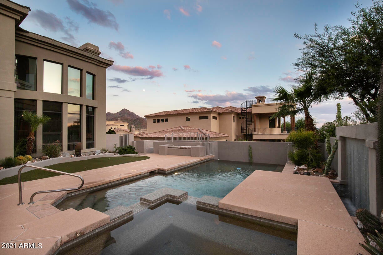 PHOENIX MOUNTAIN PRESERVE ESTATES - Residential