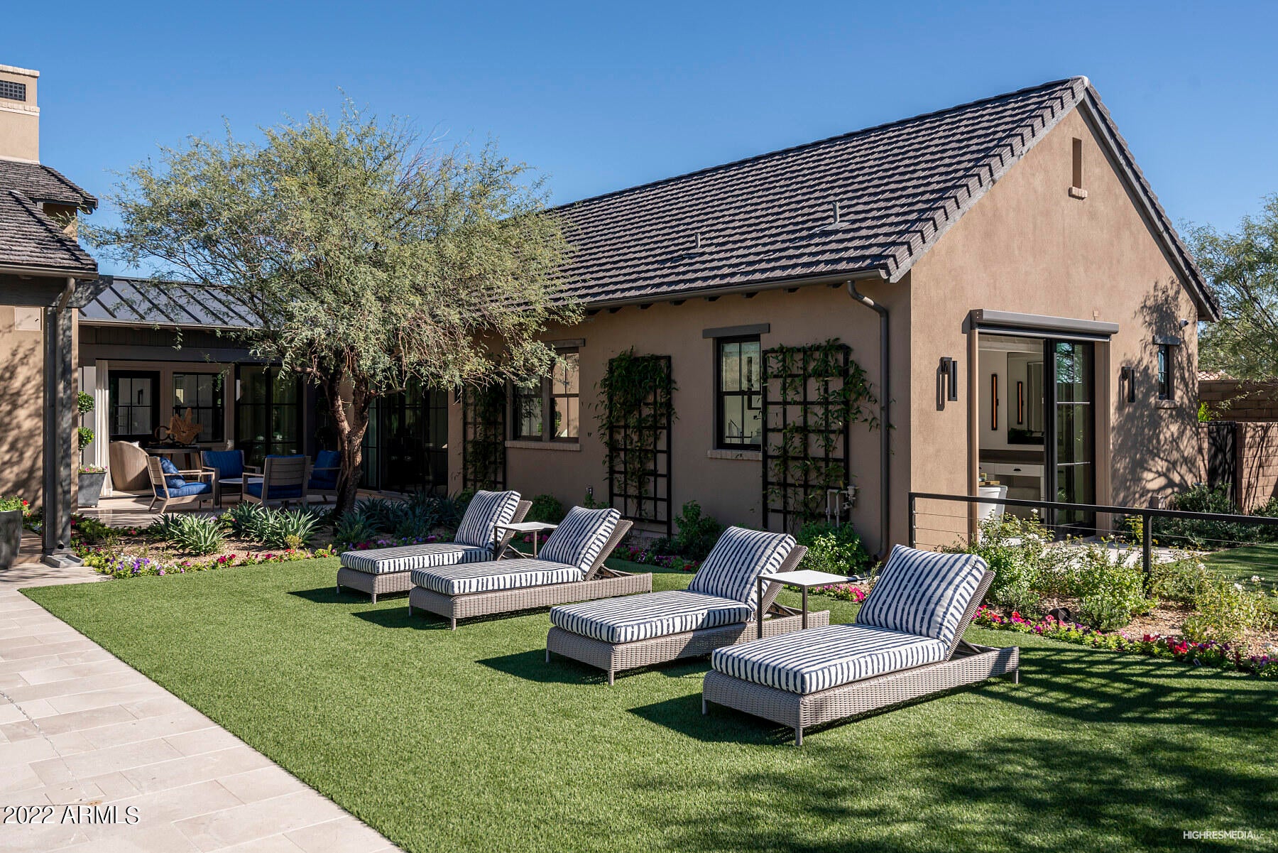 BRONCO ESTATES - Residential