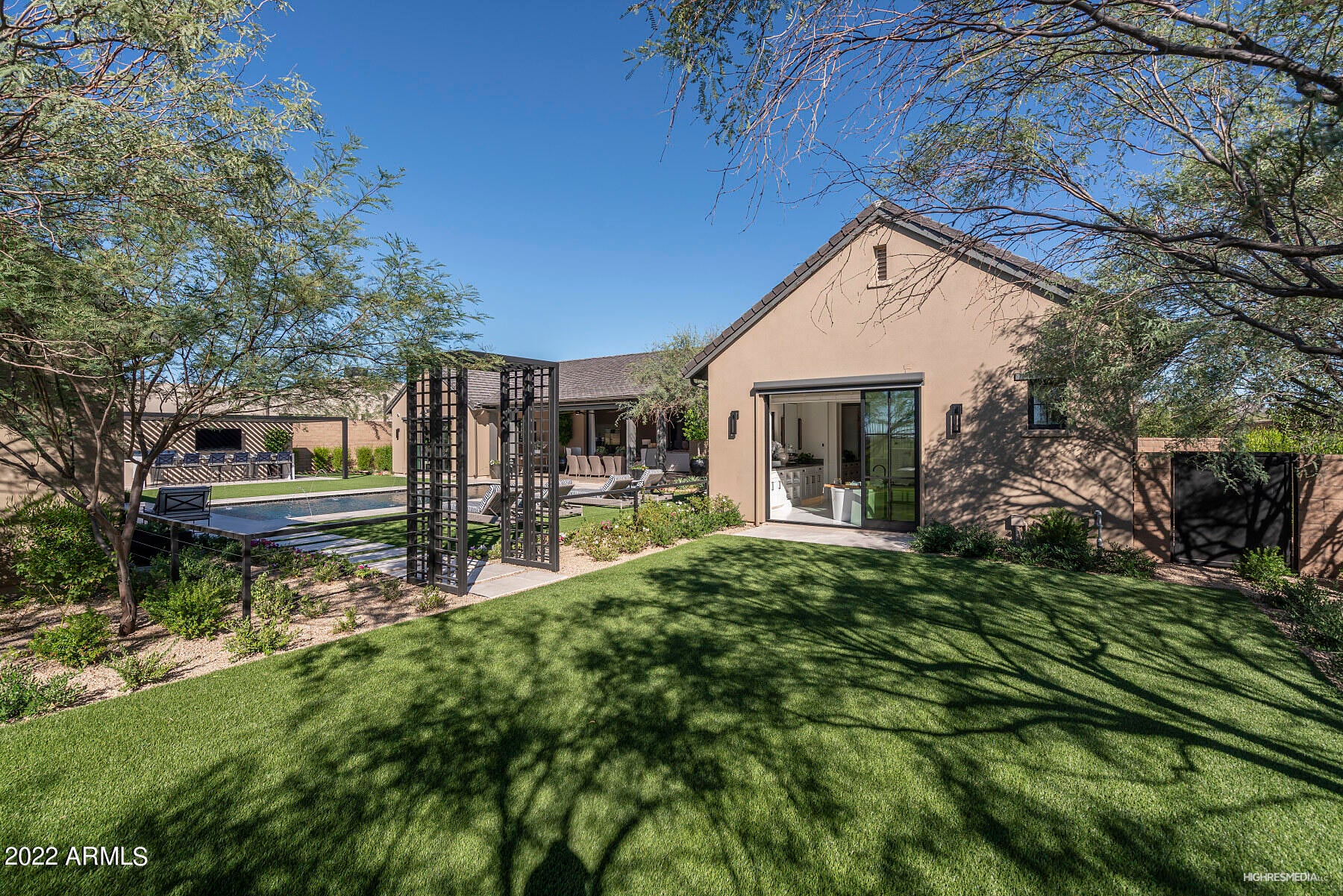 BRONCO ESTATES - Residential