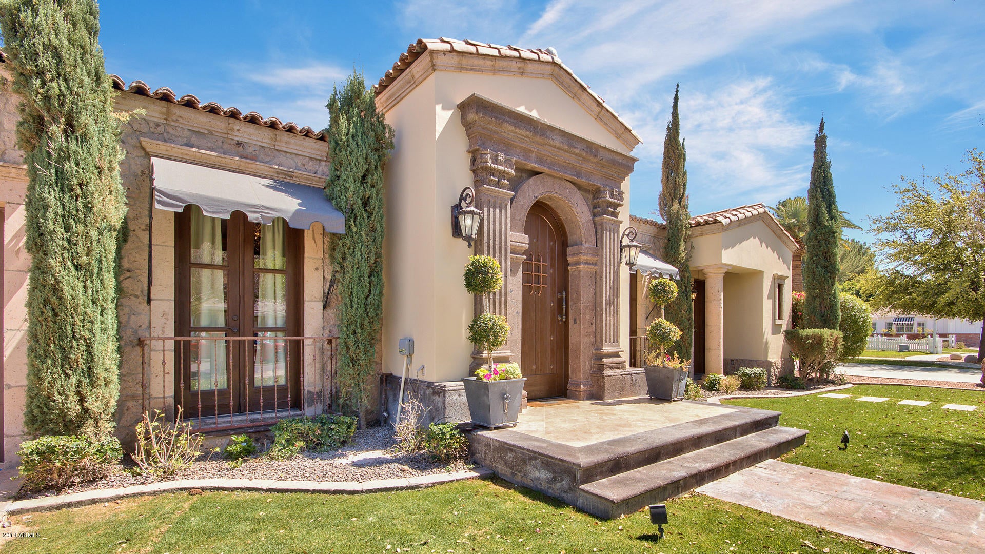 SUSIE'S CIRCLE - Residential