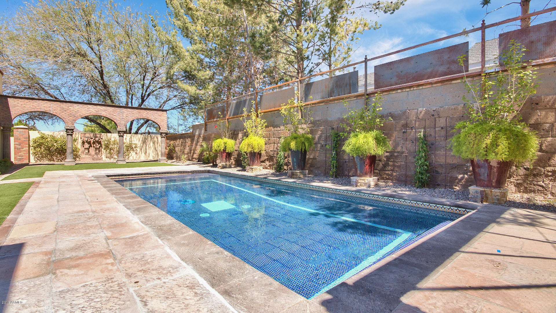 SUSIE'S CIRCLE - Residential