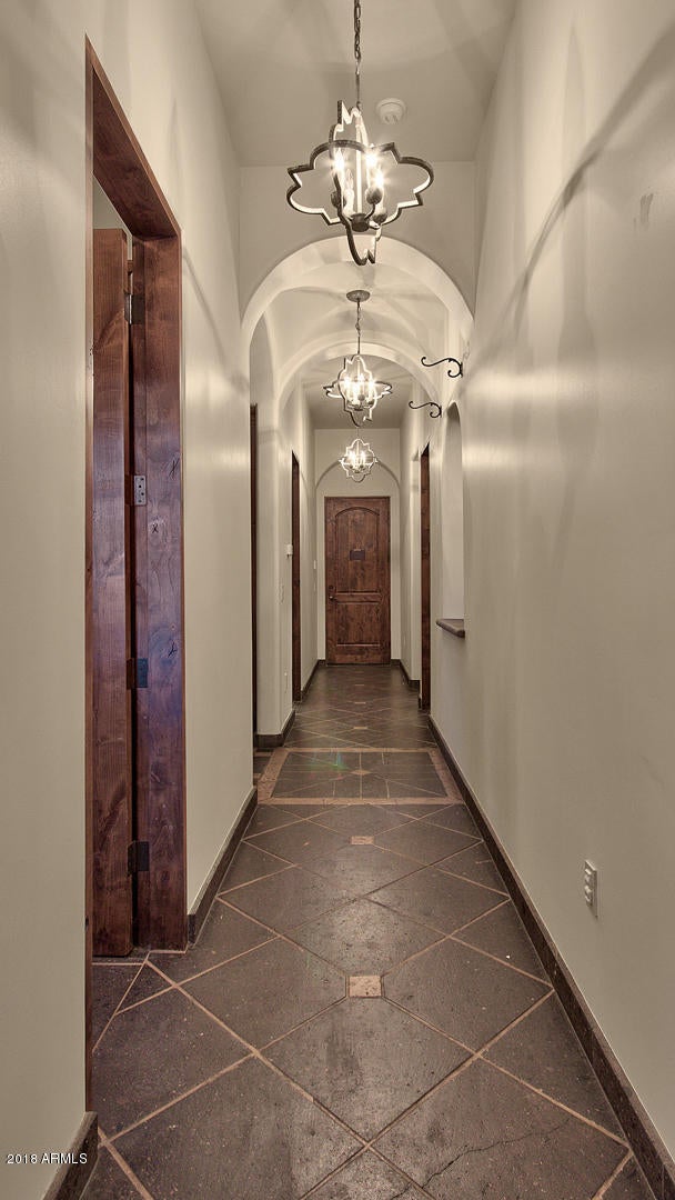 SUSIE'S CIRCLE - Residential