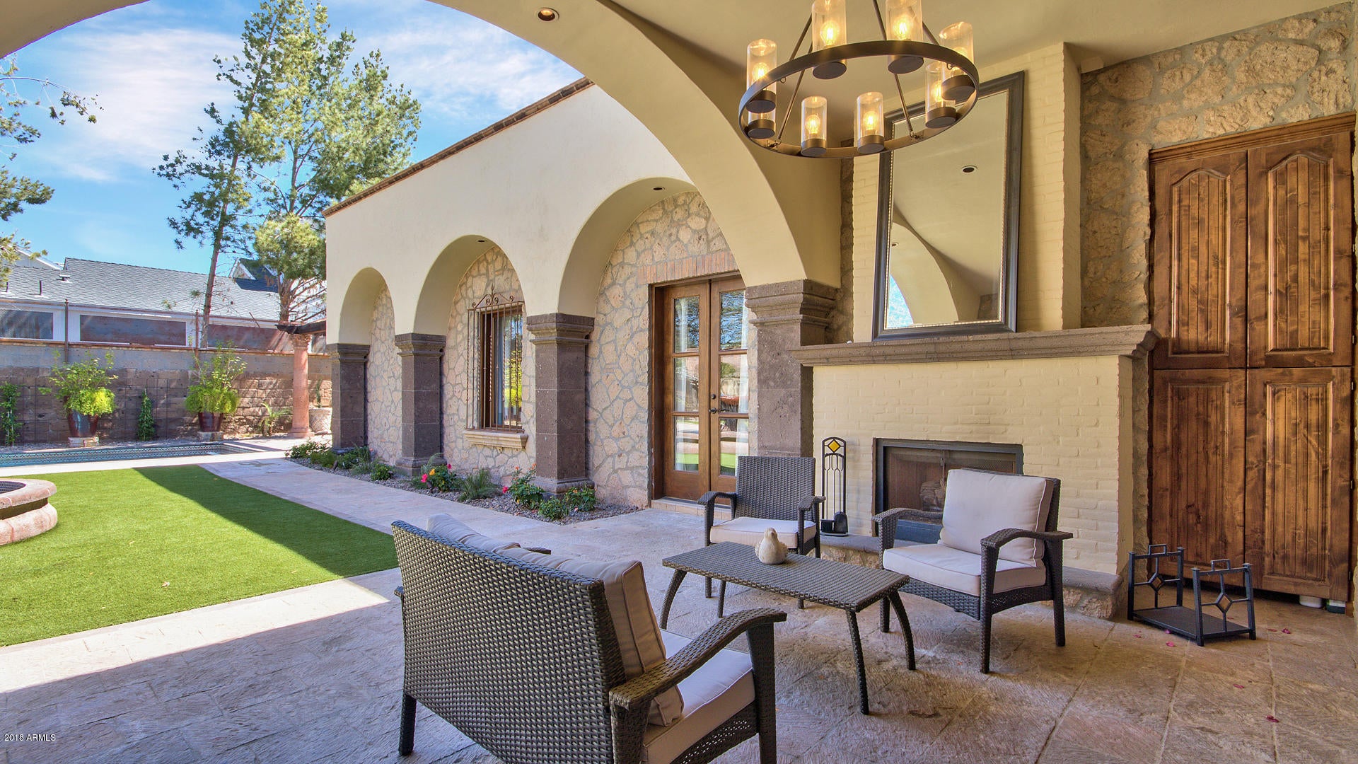 SUSIE'S CIRCLE - Residential