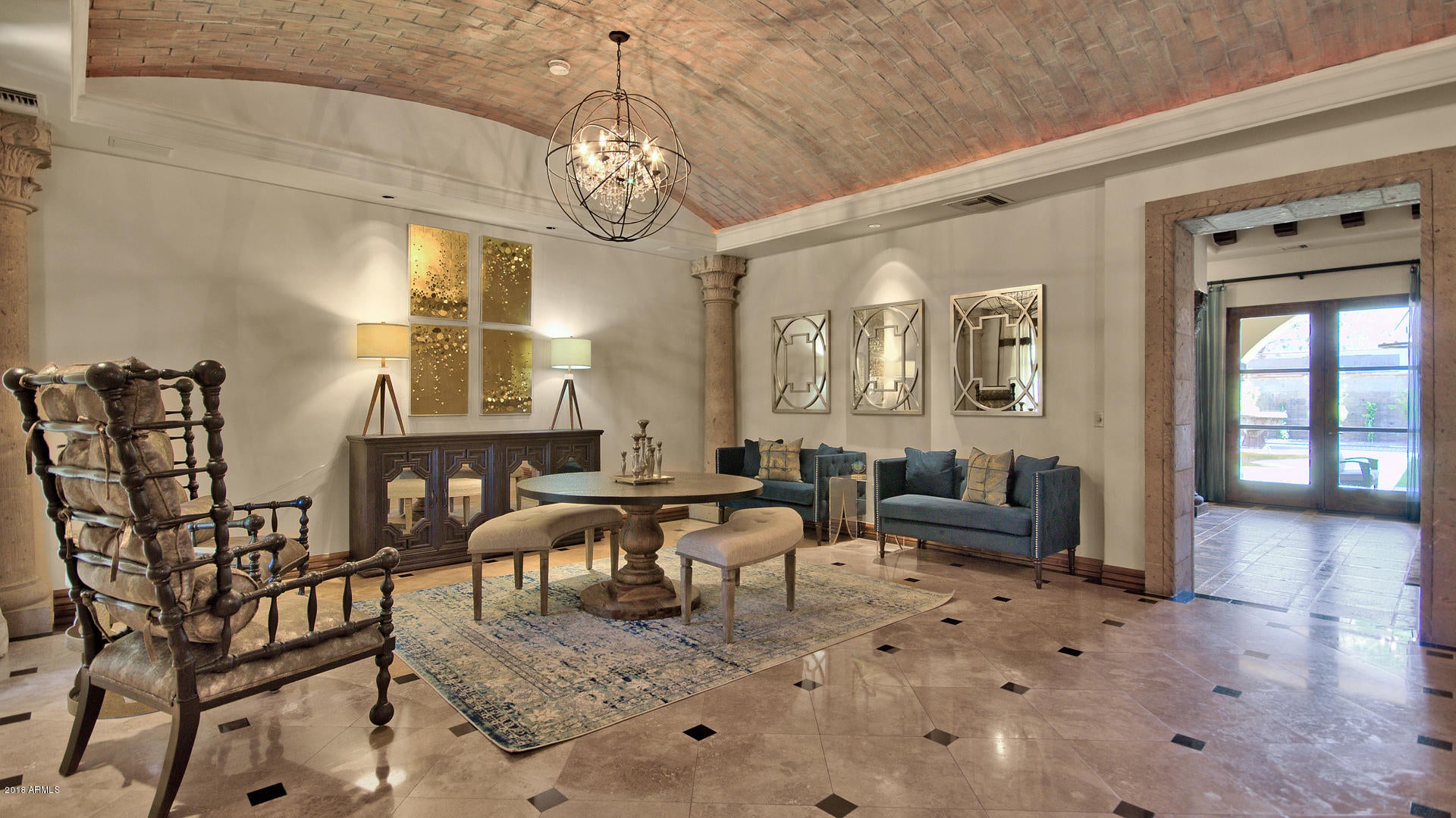 SUSIE'S CIRCLE - Residential
