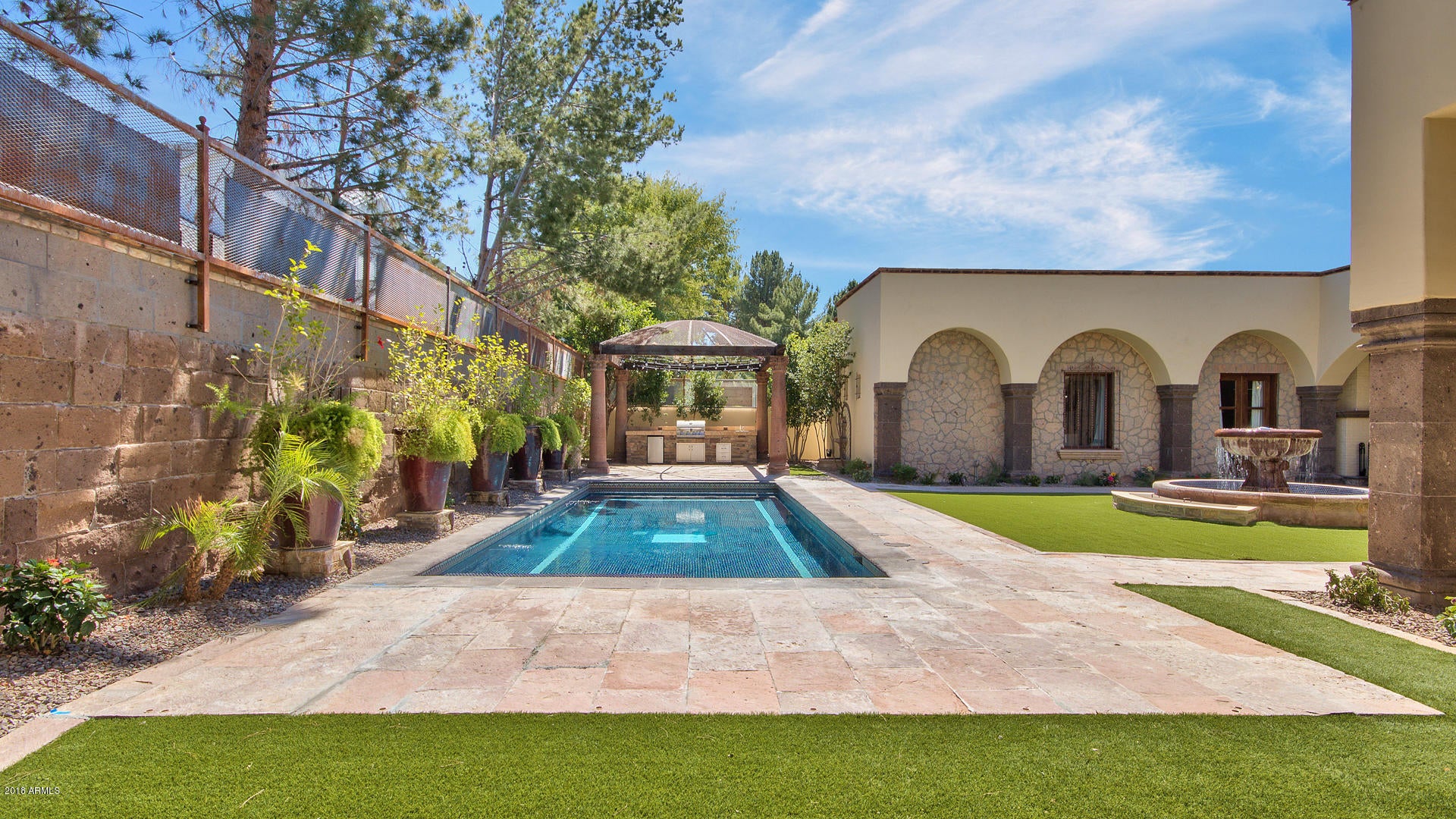 SUSIE'S CIRCLE - Residential