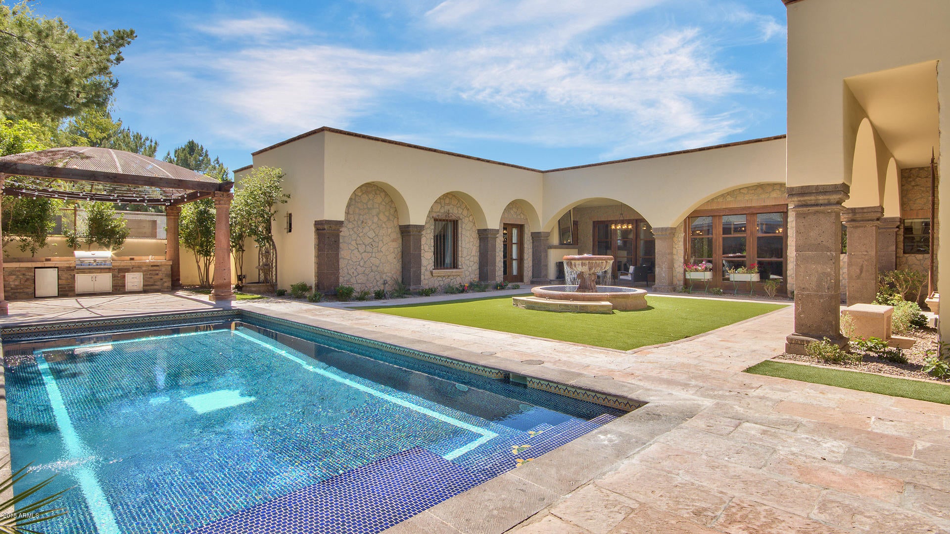 SUSIE'S CIRCLE - Residential