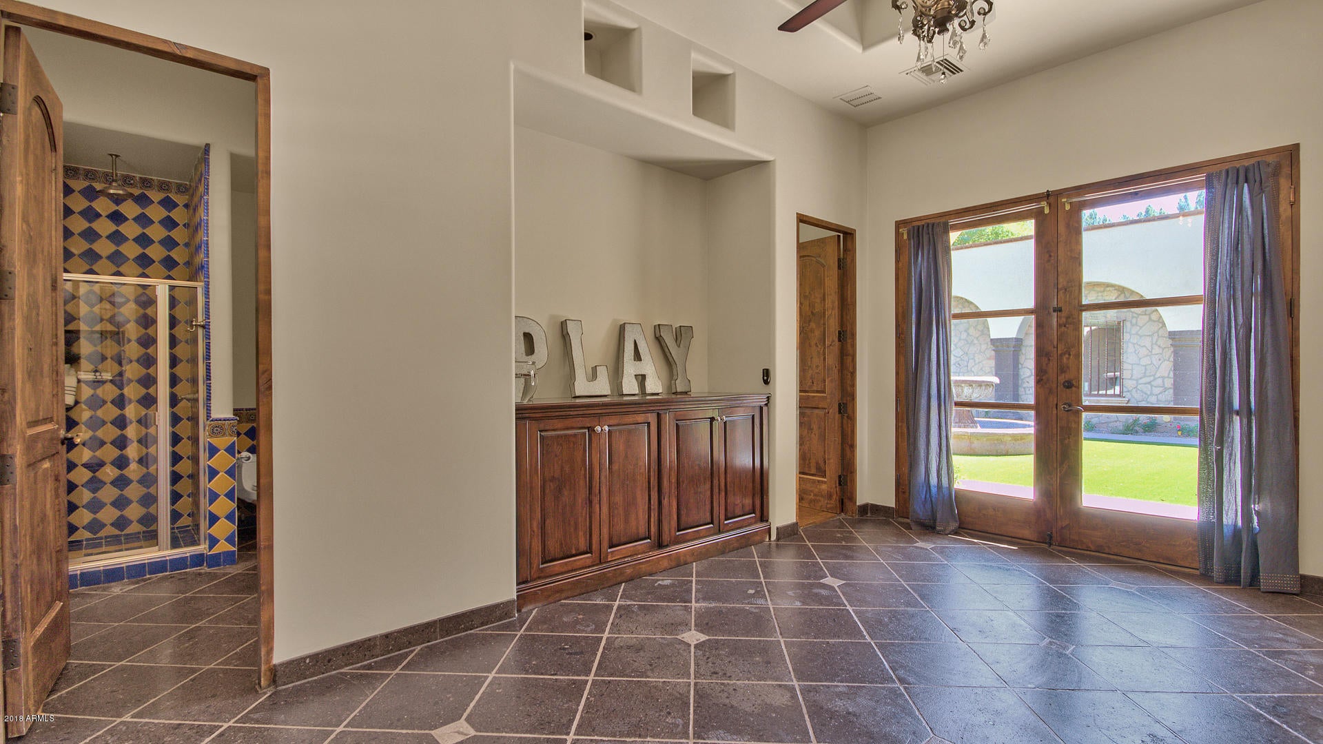 SUSIE'S CIRCLE - Residential