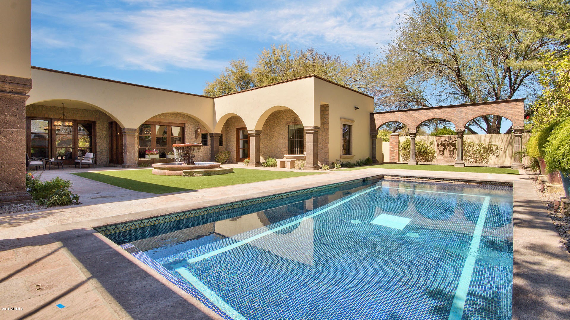 SUSIE'S CIRCLE - Residential