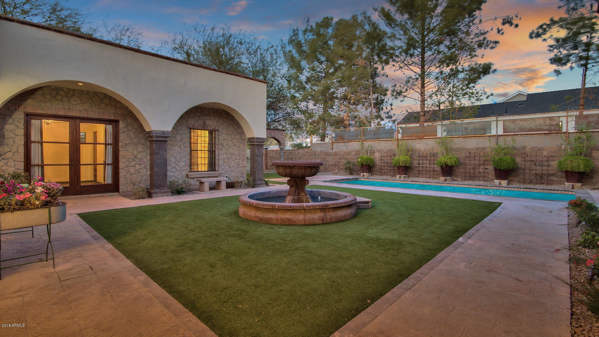 SUSIE'S CIRCLE - Residential
